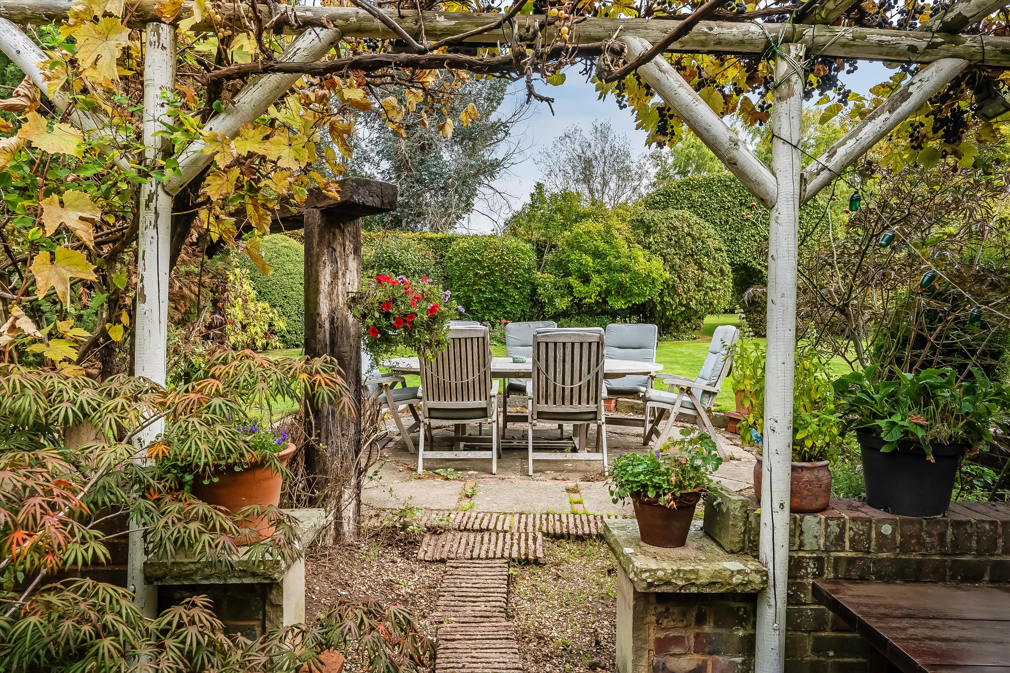 Ripley Lane, West Horsley, Surrey KT24 6JR
