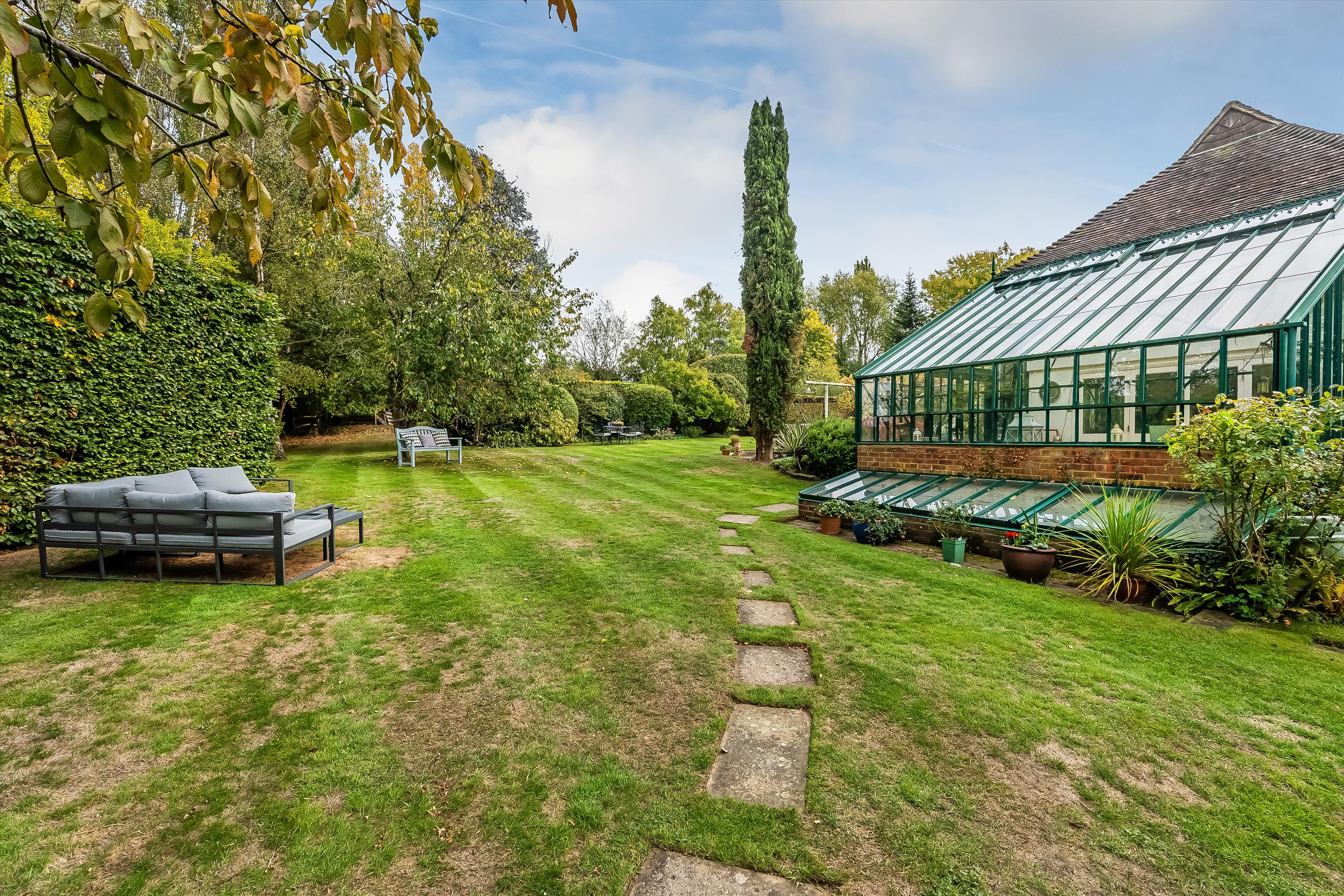 Ripley Lane, West Horsley, Surrey KT24 6JR