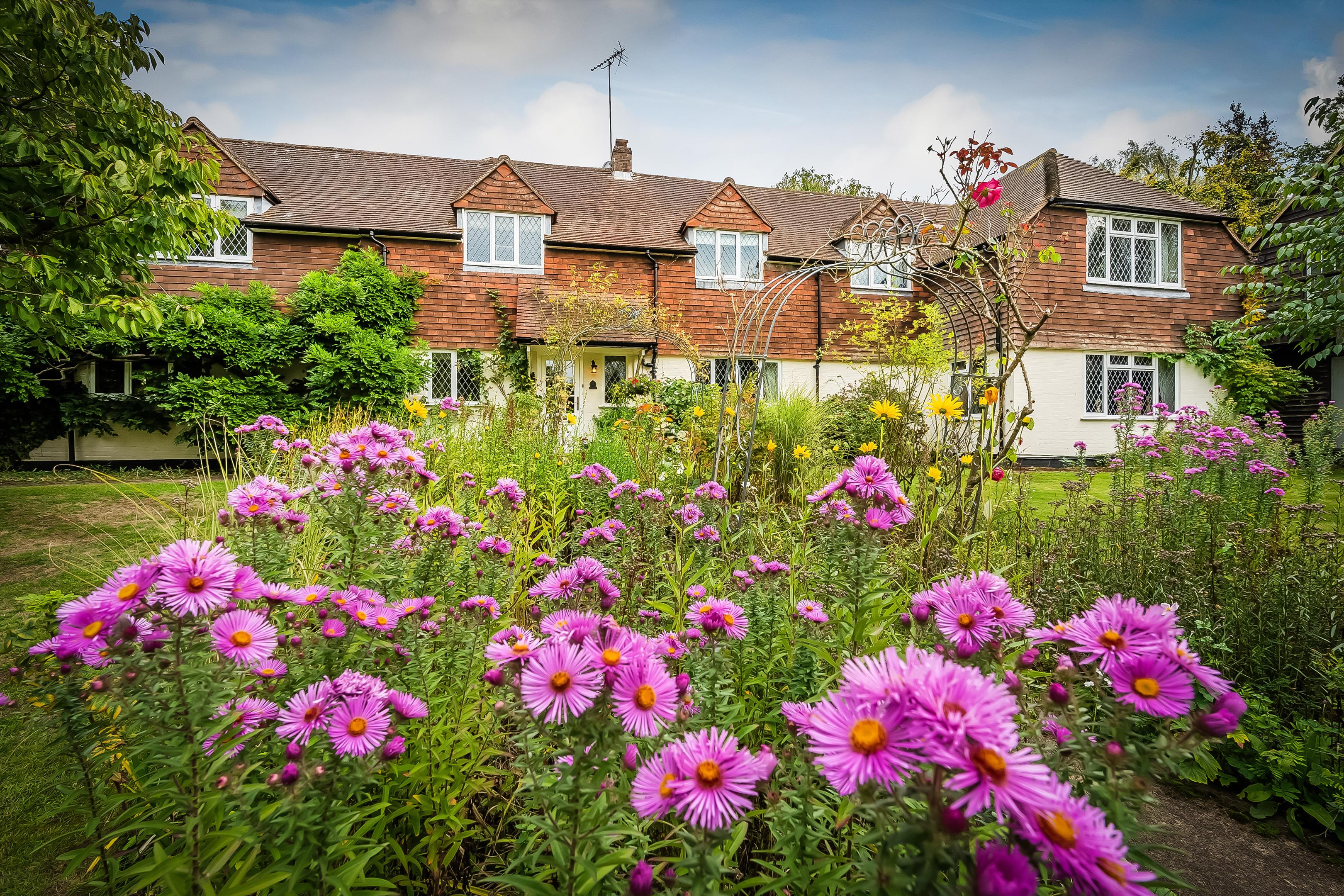 Ripley Lane, West Horsley, Surrey KT24 6JR