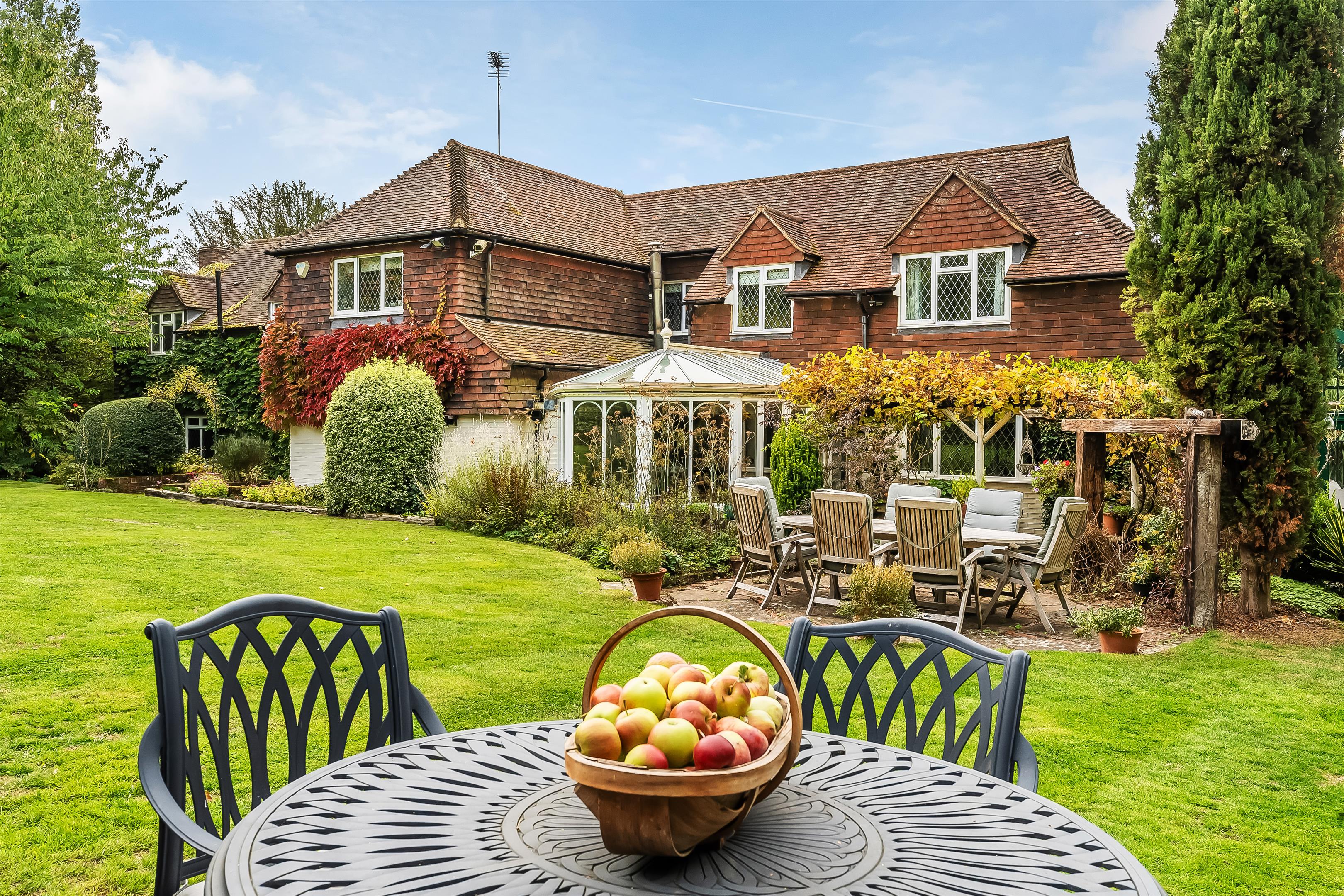 Ripley Lane, West Horsley, Surrey KT24 6JR