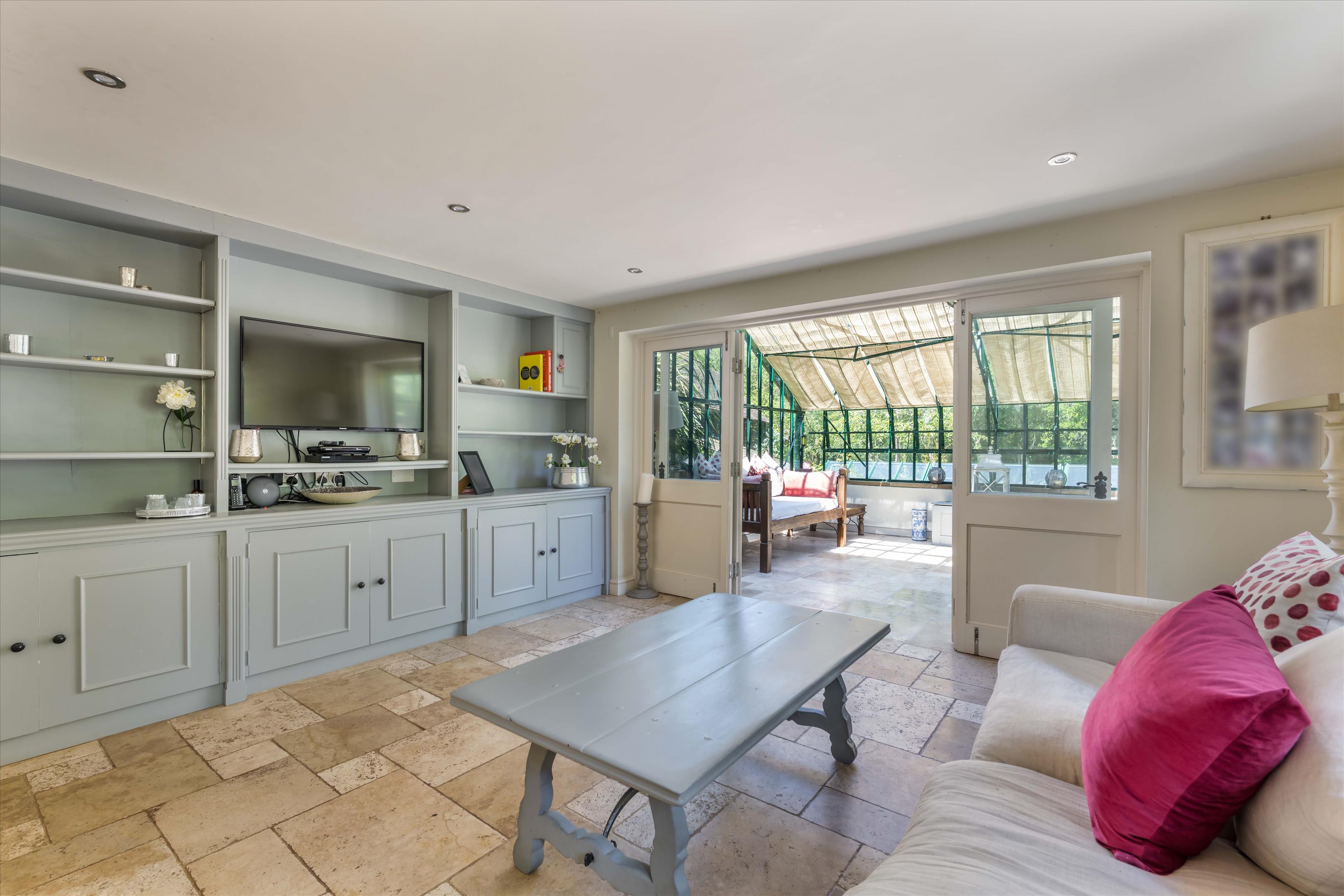 Ripley Lane, West Horsley, Surrey KT24 6JR
