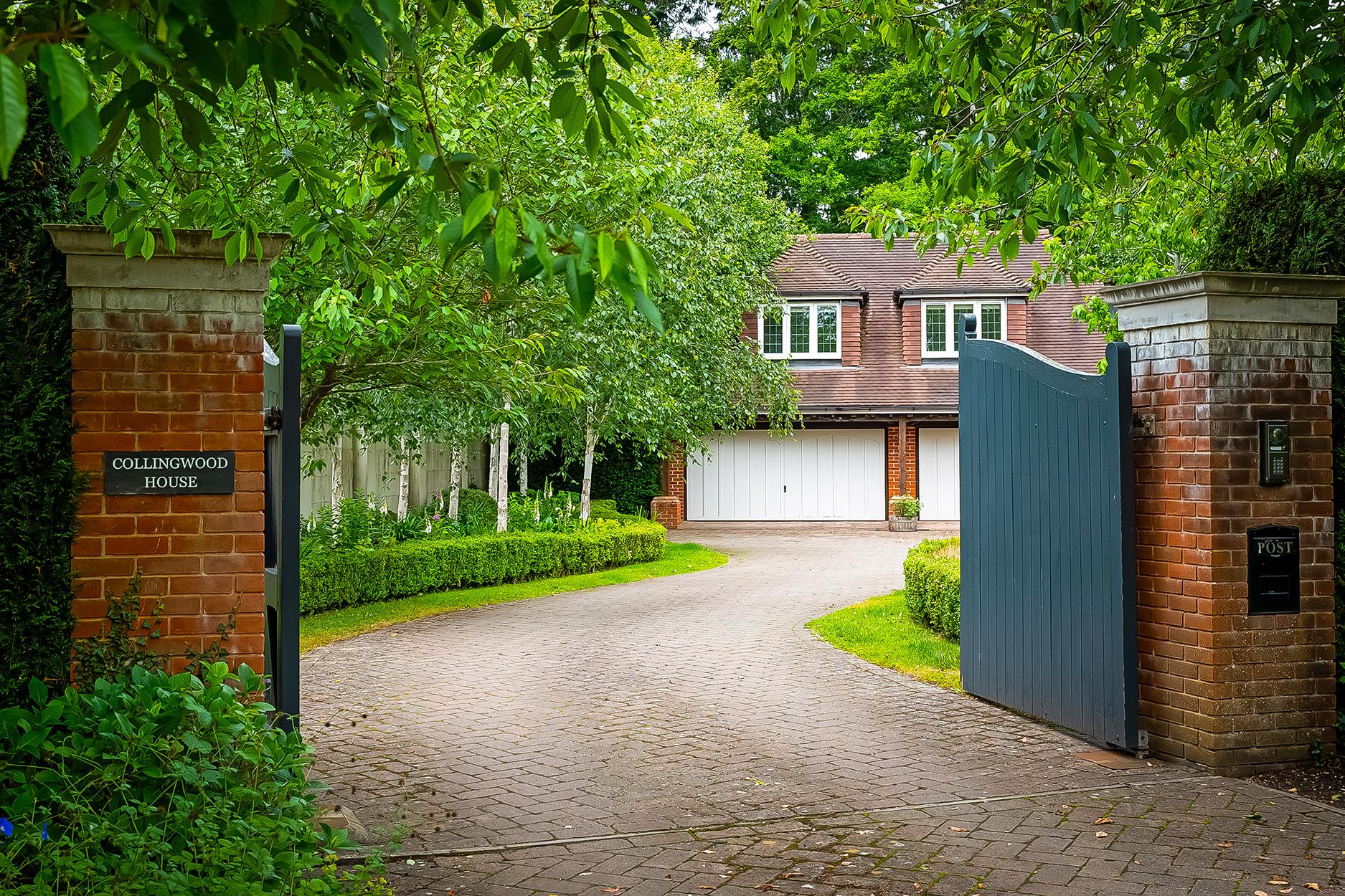 Pickhurst Road, Chiddingfold, Godalming, Surrey GU8