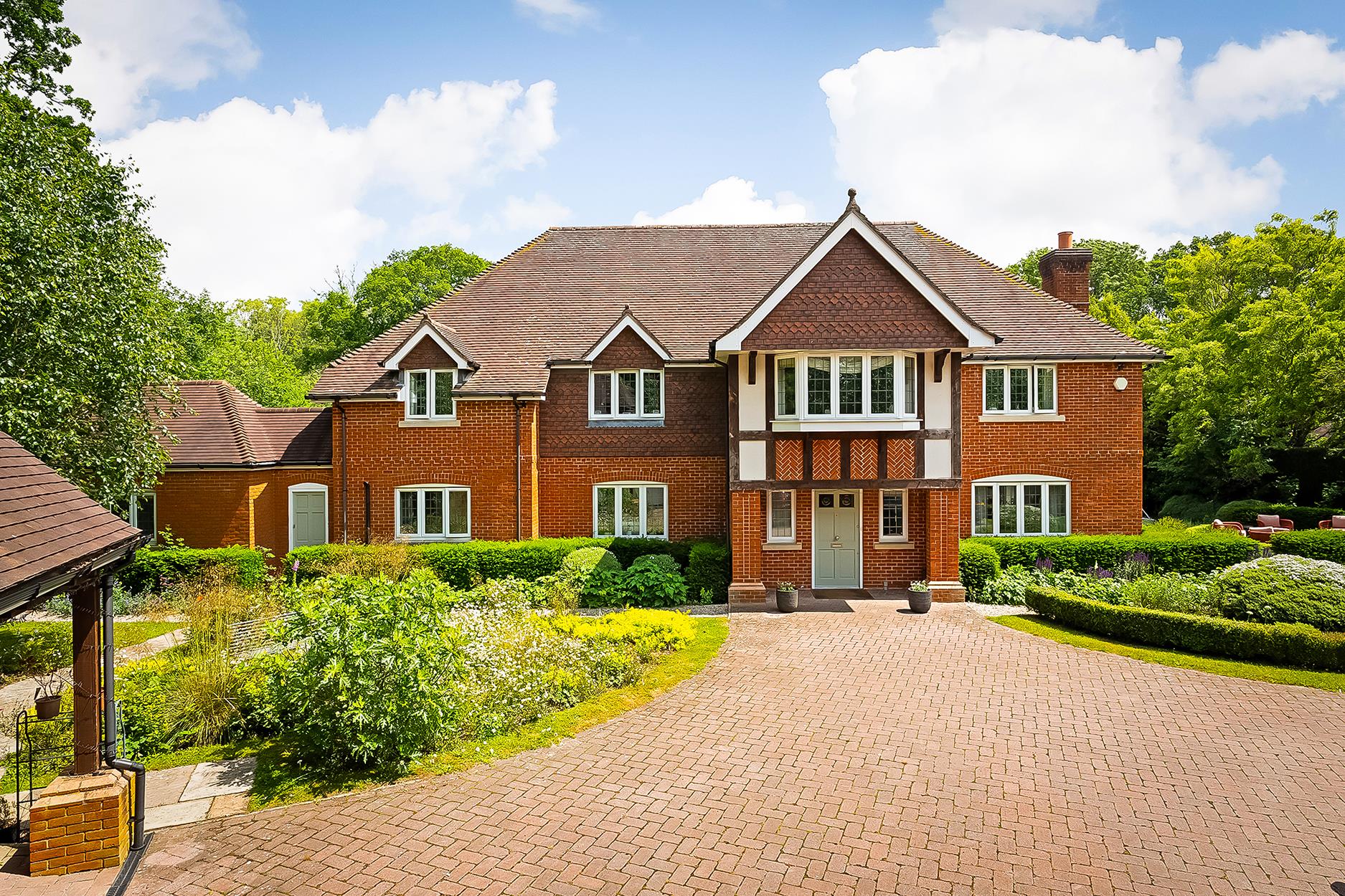 Pickhurst Road, Chiddingfold, Godalming, Surrey GU8