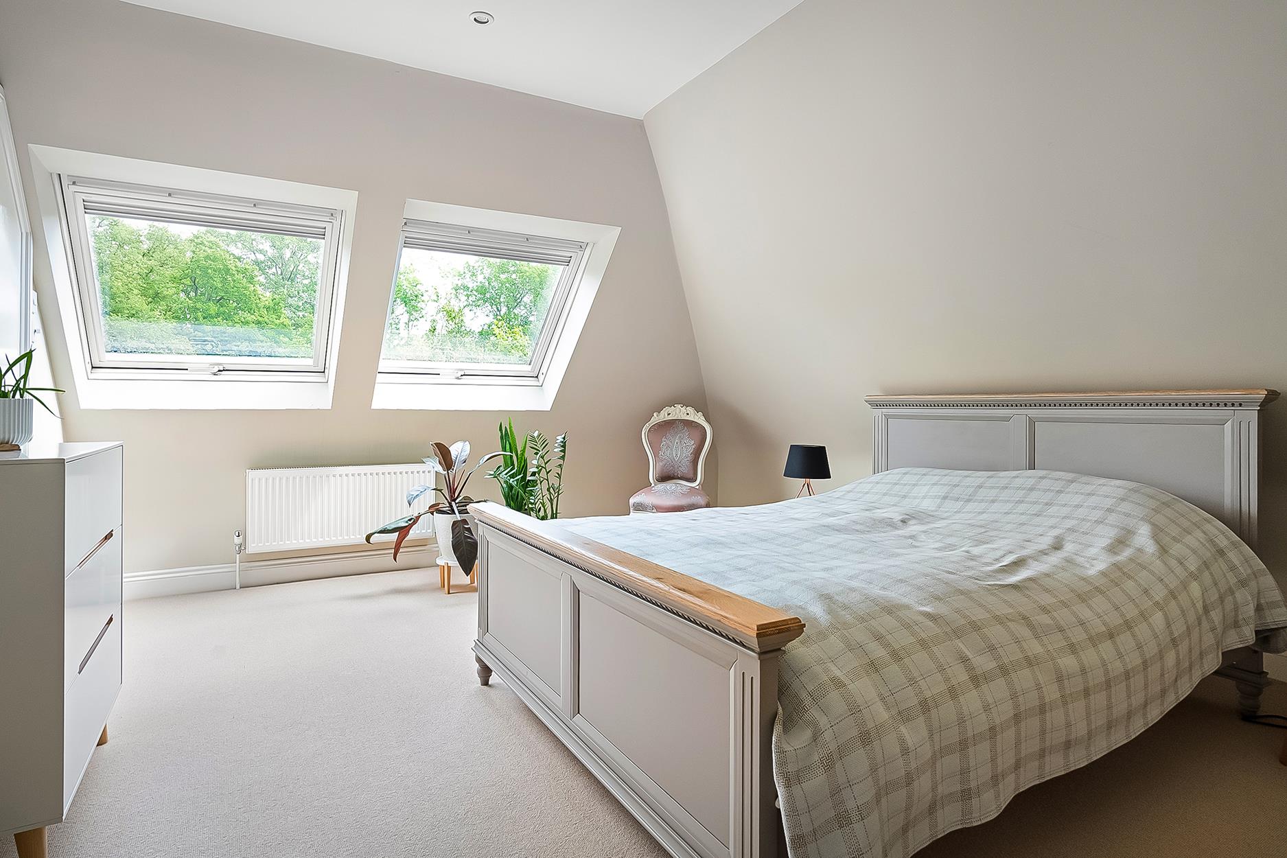 Pickhurst Road, Chiddingfold, Godalming, Surrey GU8