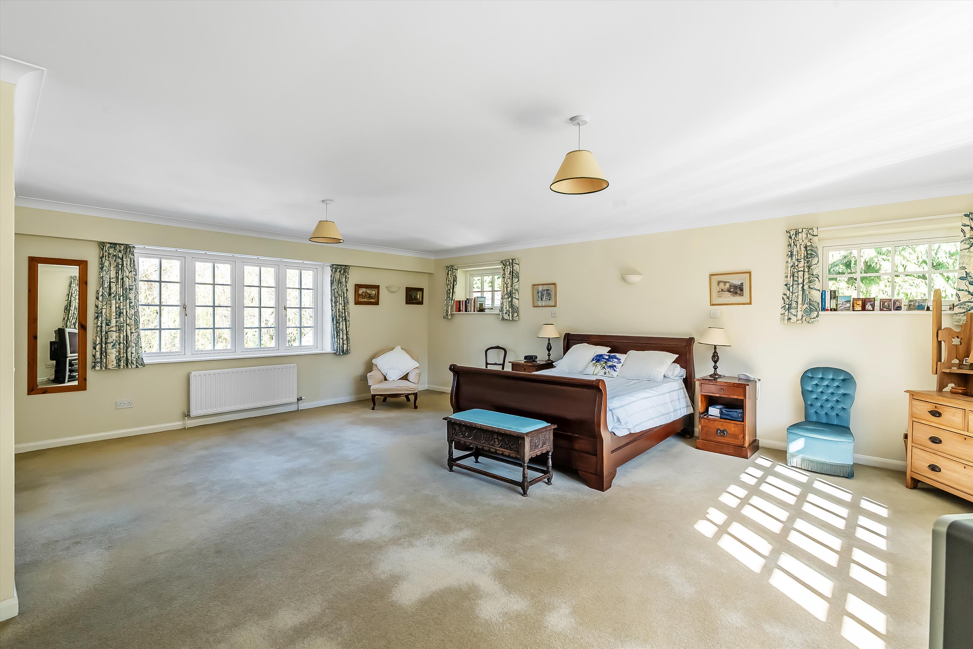 Summers Lane, Hurtmore, Godalming, Surrey, GU7 2RR