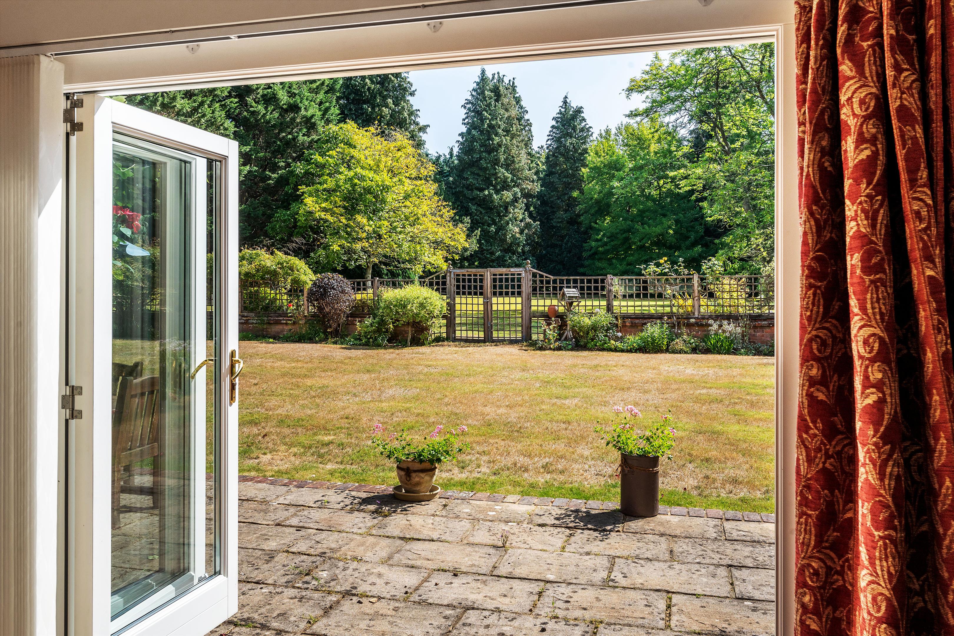 Summers Lane, Hurtmore, Godalming, Surrey, GU7 2RR