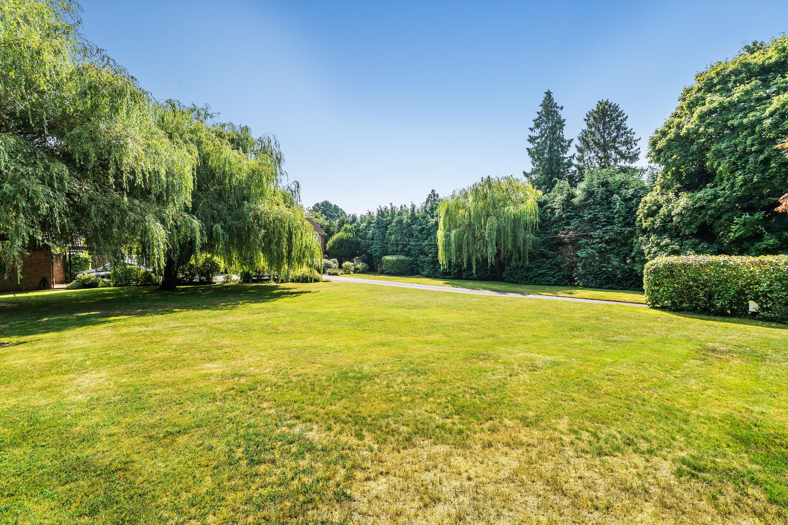 Summers Lane, Hurtmore, Godalming, Surrey, GU7 2RR
