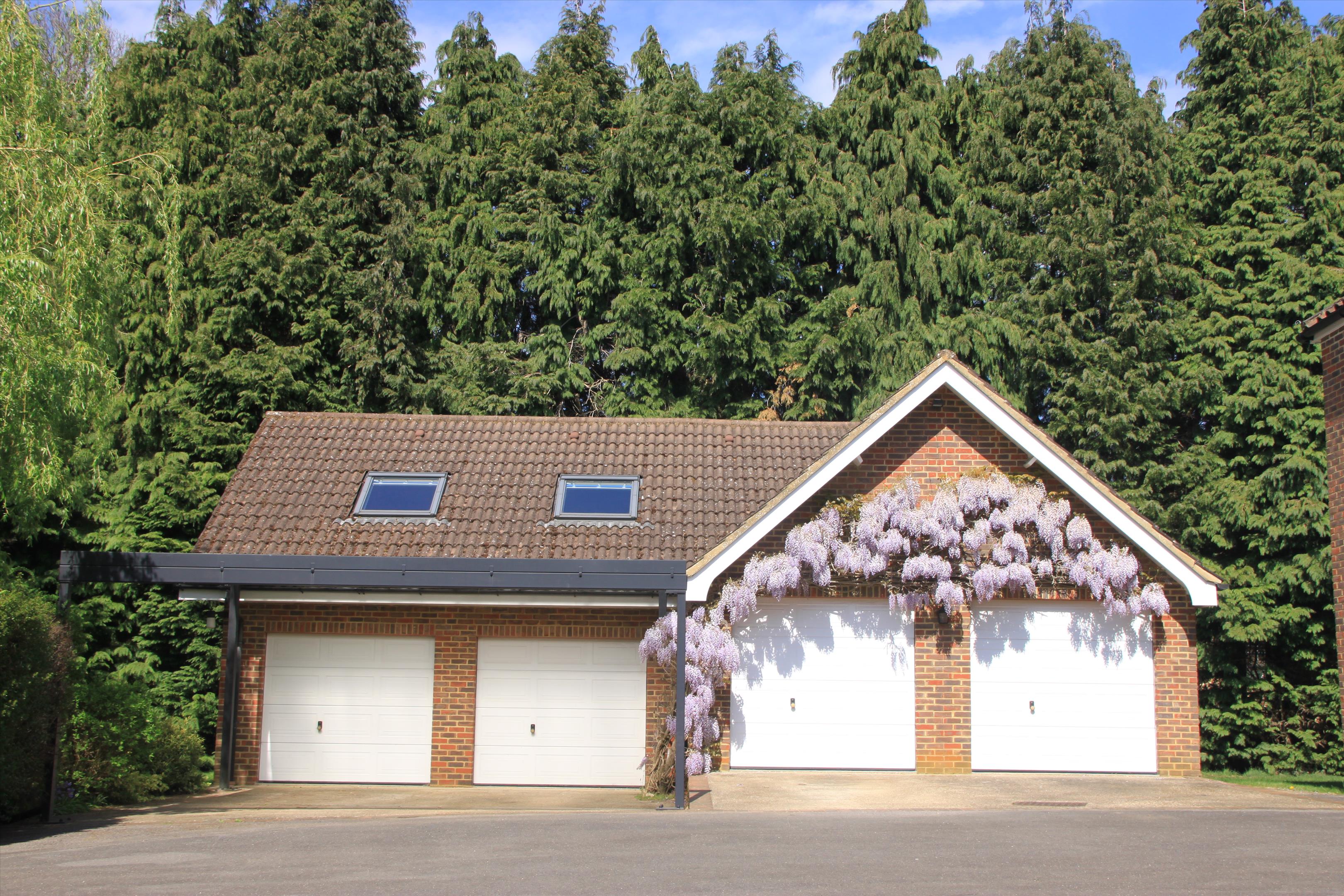 Summers Lane, Hurtmore, Godalming, Surrey, GU7 2RR