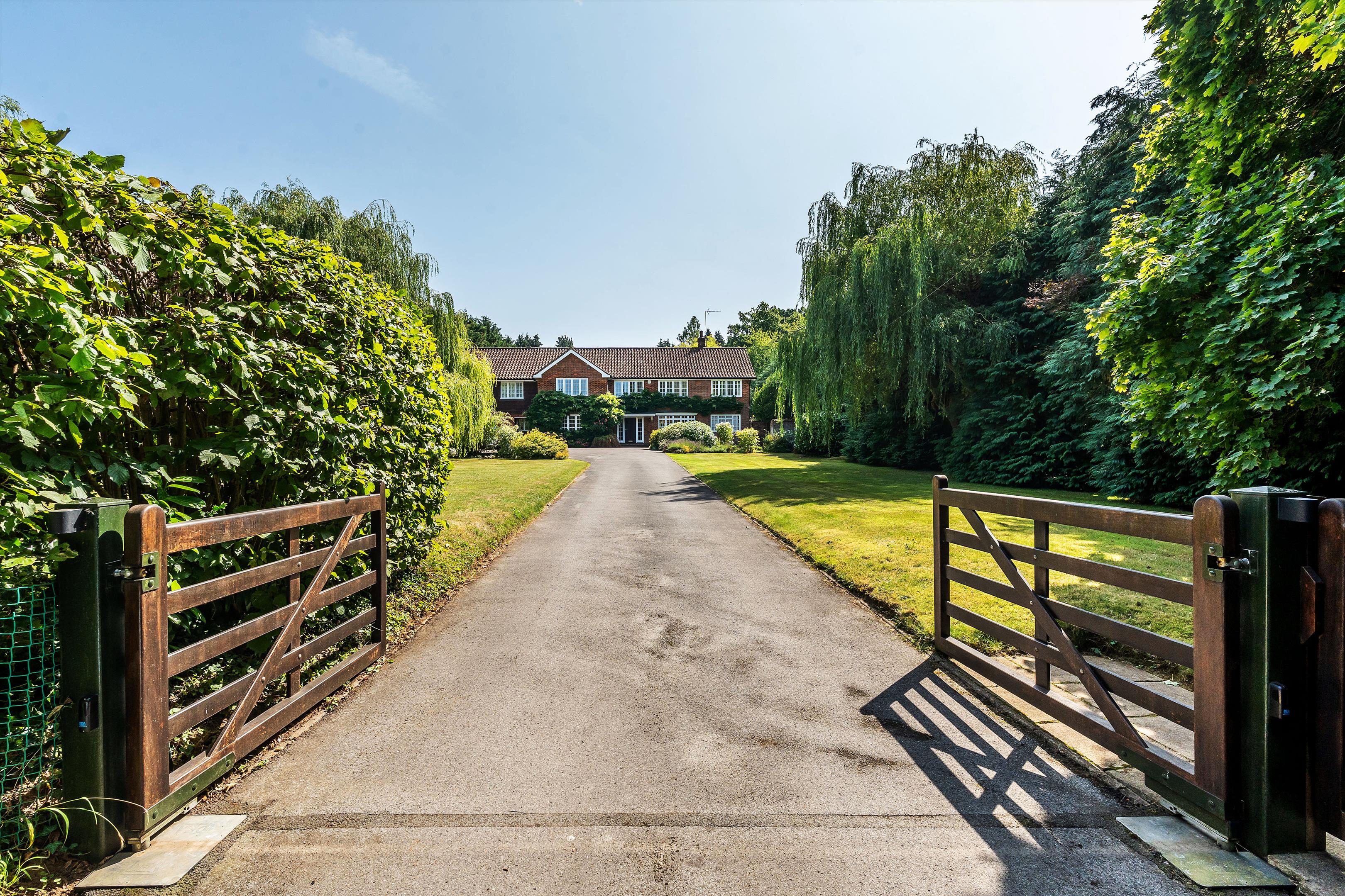 Summers Lane, Hurtmore, Godalming, Surrey, GU7 2RR