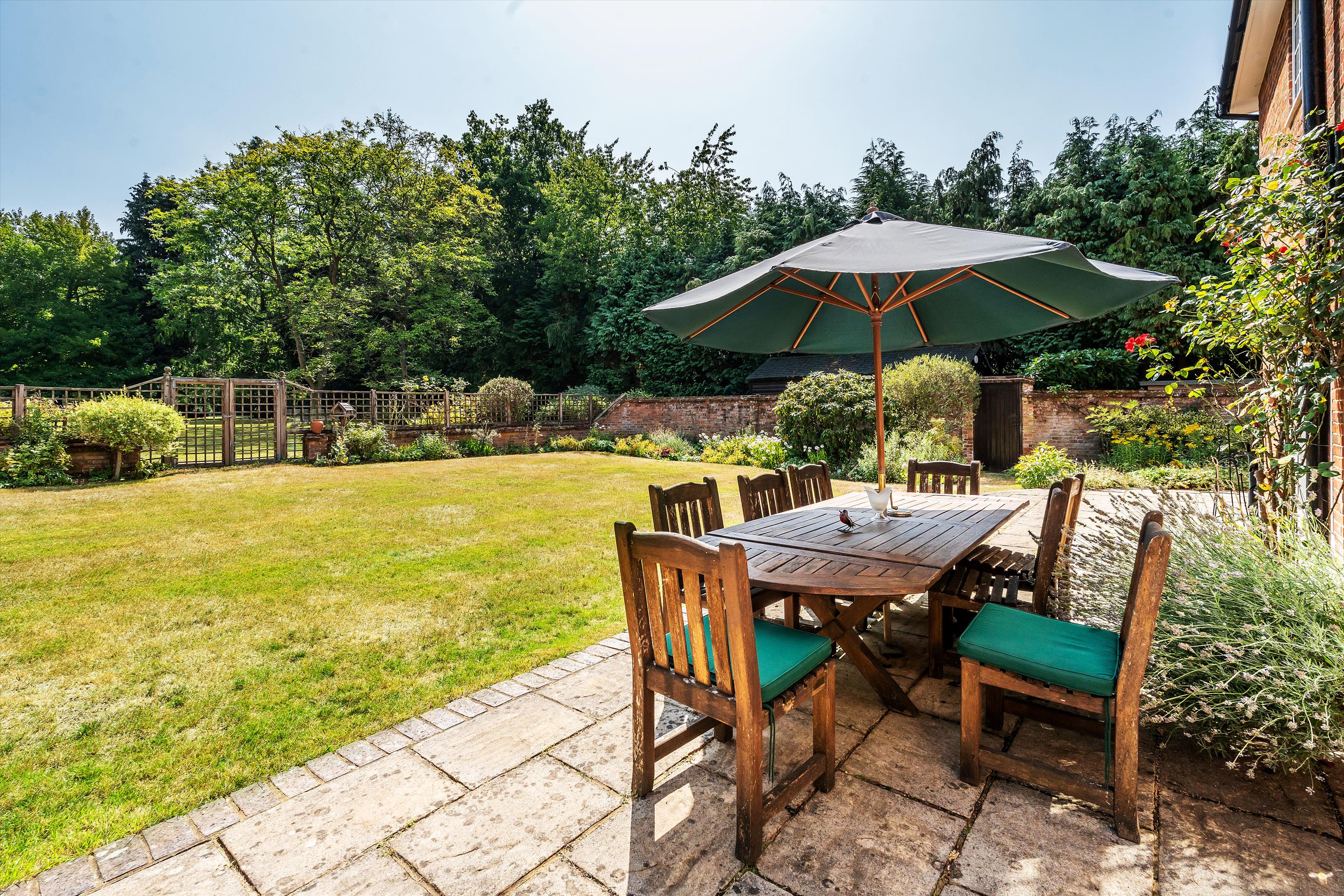 Summers Lane, Hurtmore, Godalming, Surrey, GU7 2RR
