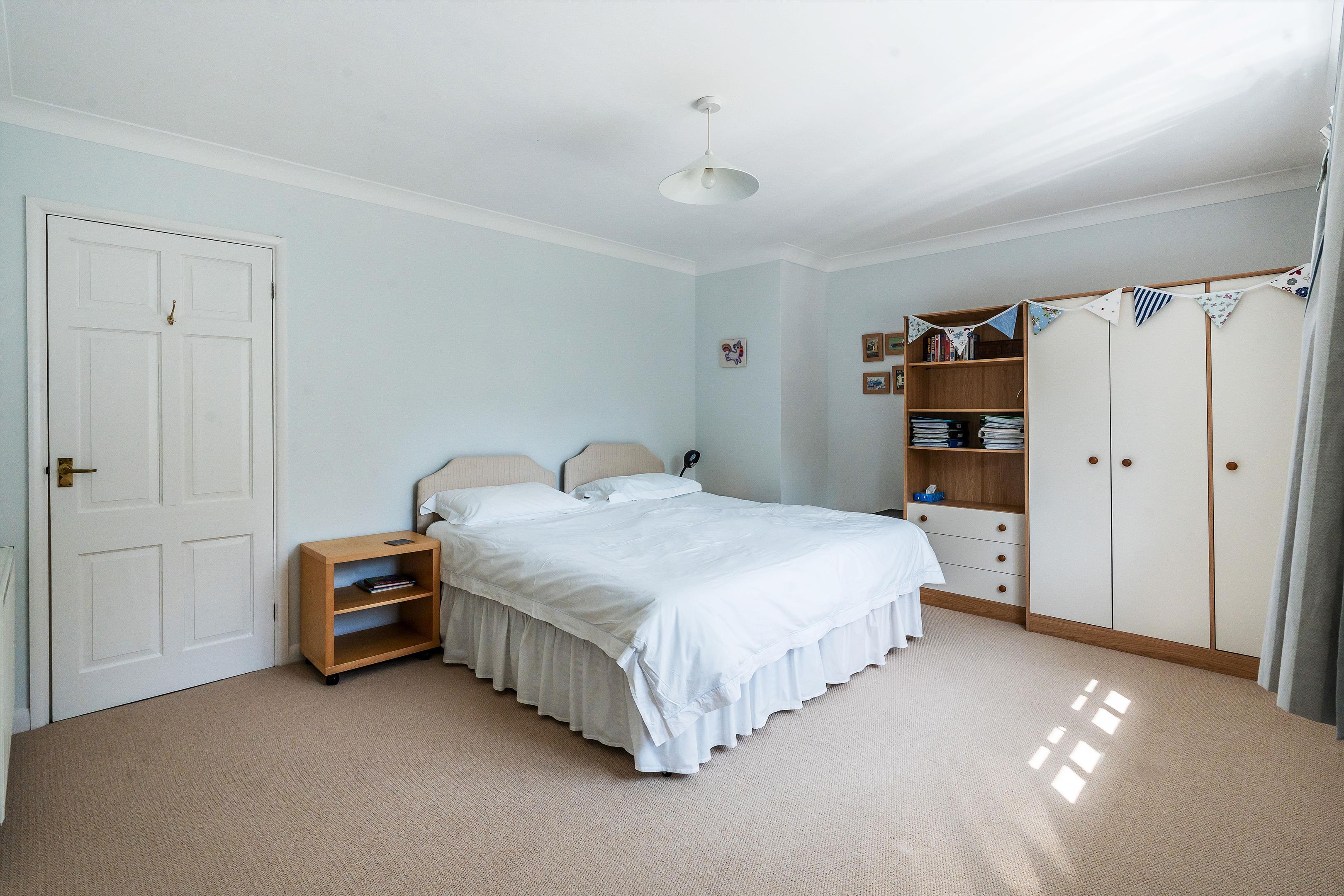 Summers Lane, Hurtmore, Godalming, Surrey, GU7 2RR