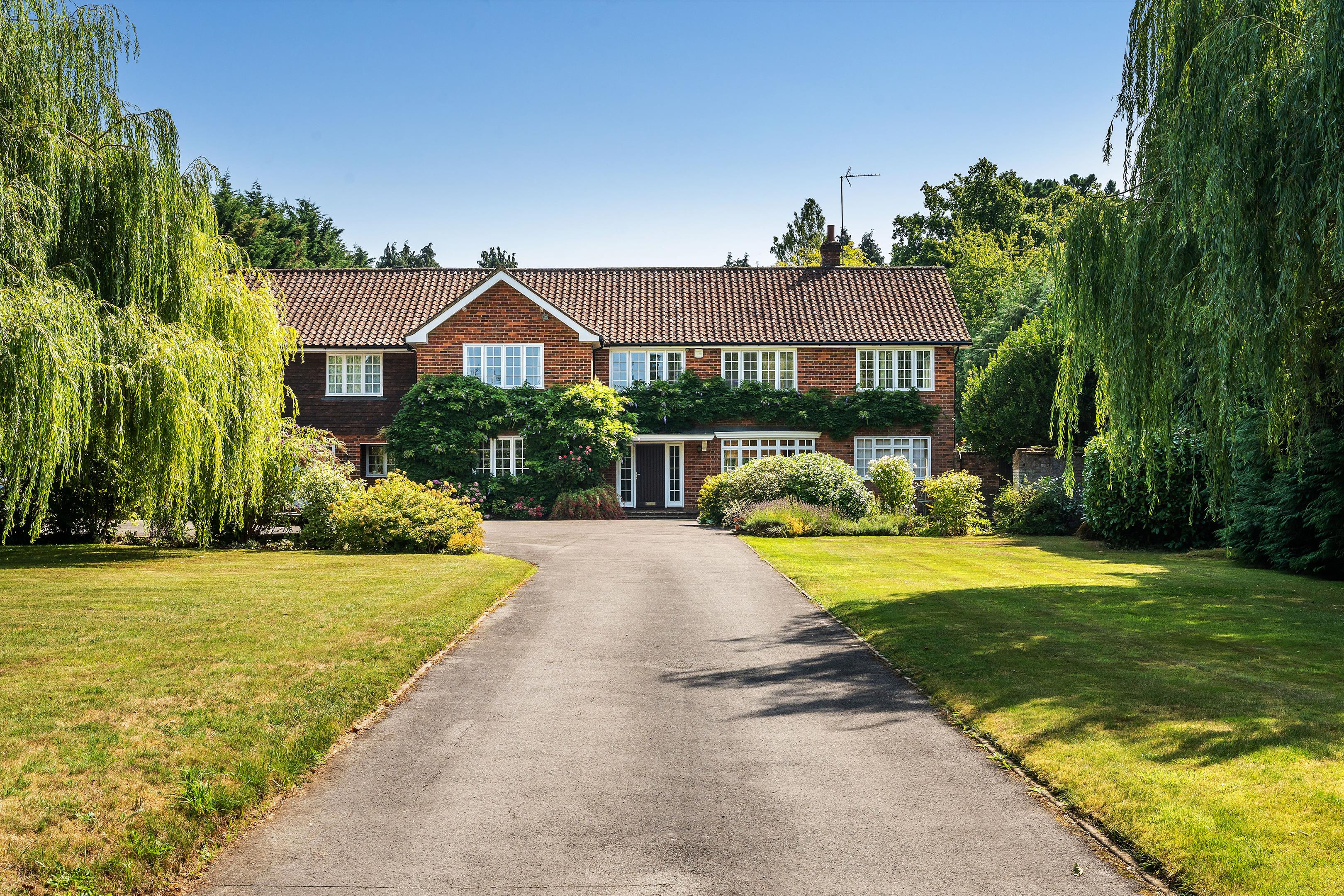 Summers Lane, Hurtmore, Godalming, Surrey, GU7 2RR