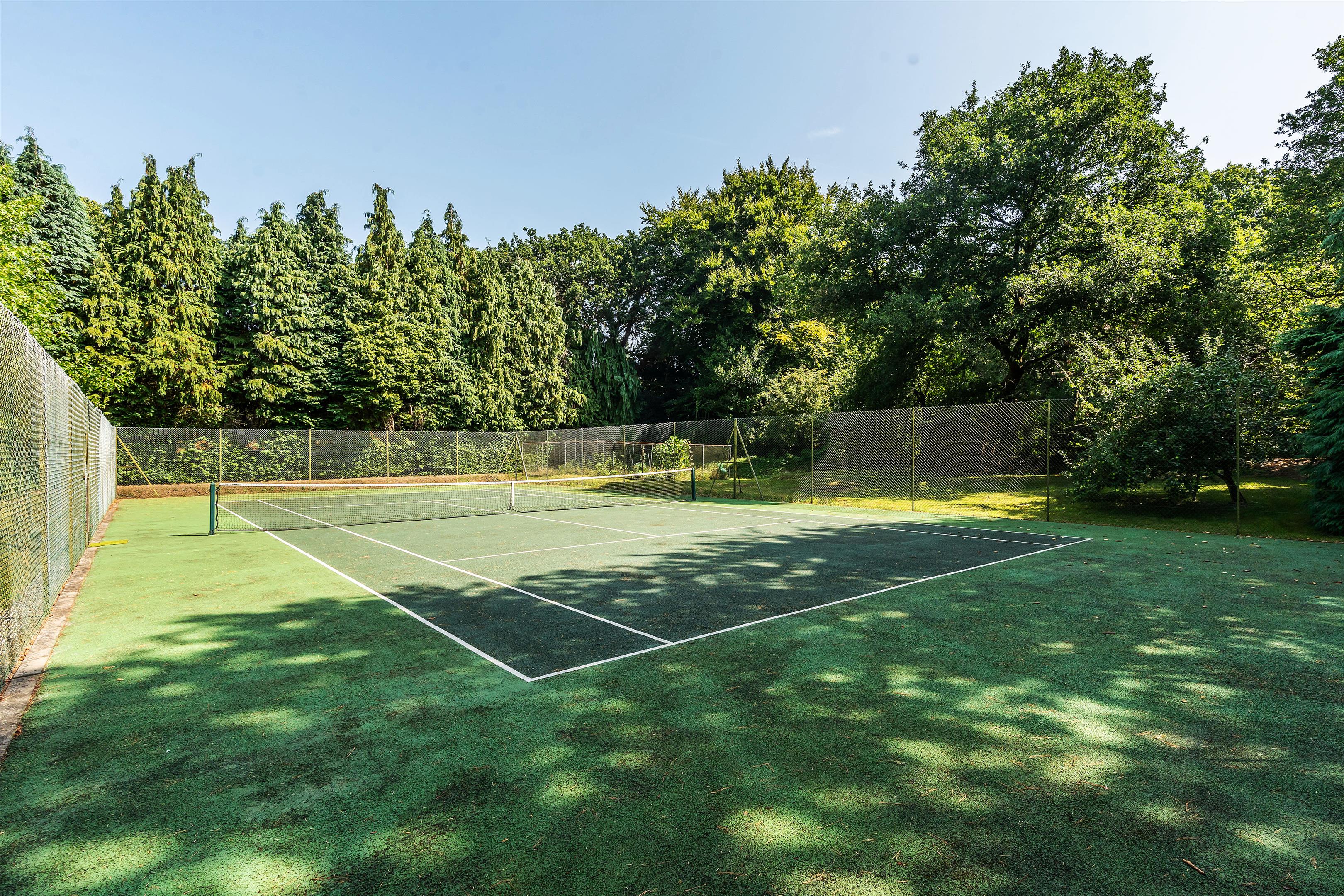 Summers Lane, Hurtmore, Godalming, Surrey, GU7 2RR