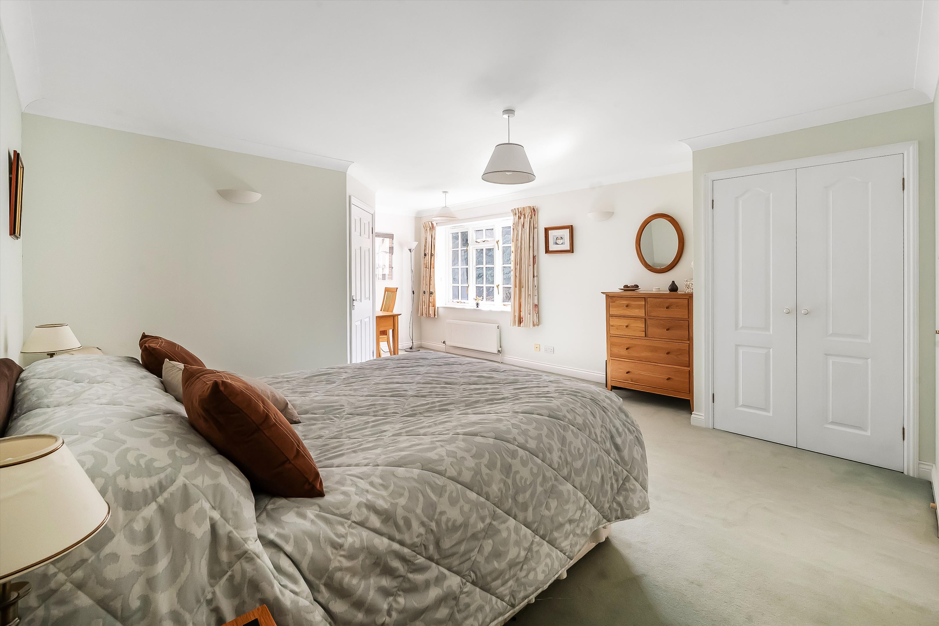 Summers Lane, Hurtmore, Godalming, Surrey, GU7 2RR
