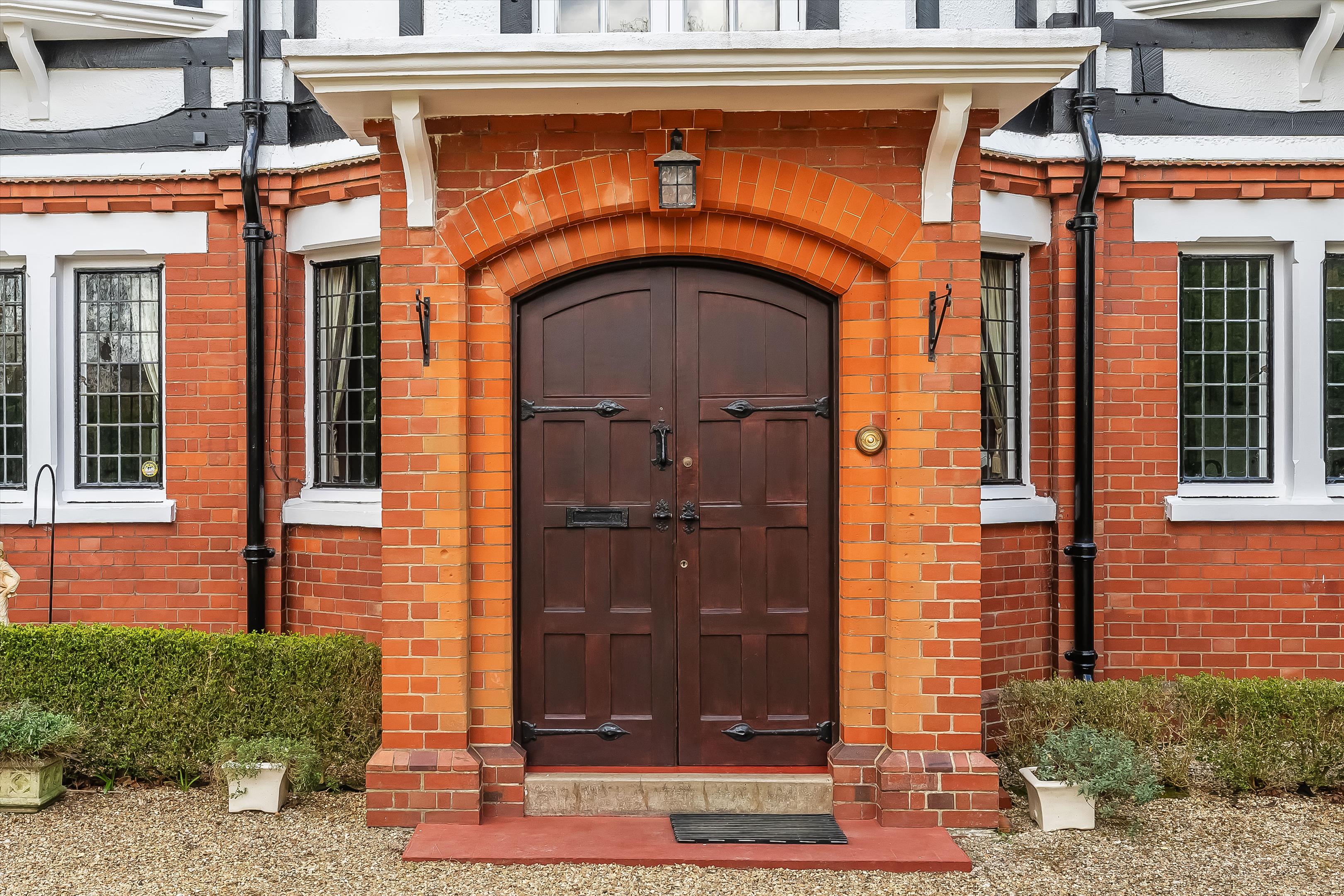 Abbotswood, Guildford, Surrey, GU1.