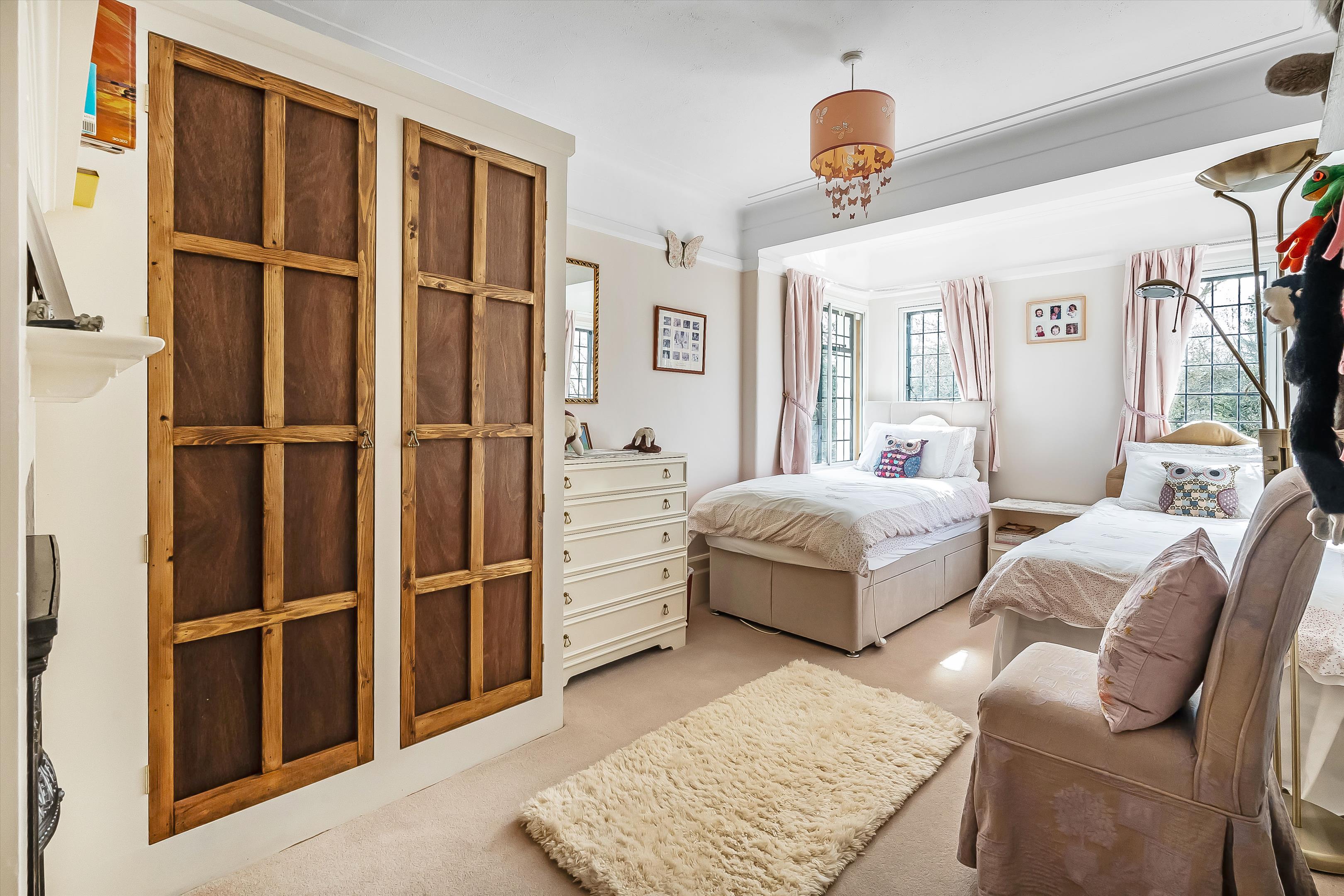 Abbotswood, Guildford, Surrey, GU1.