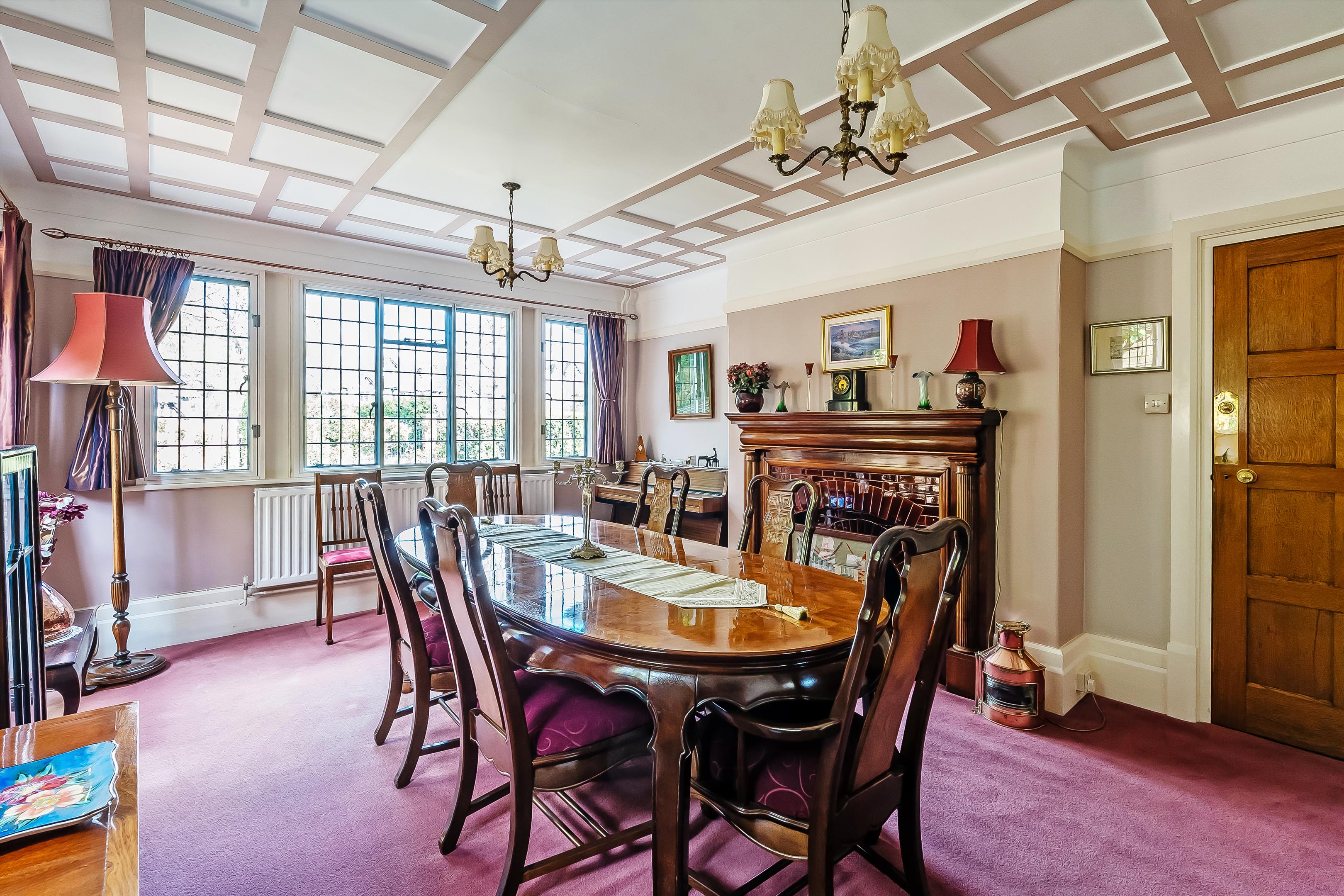 Abbotswood, Guildford, Surrey, GU1.