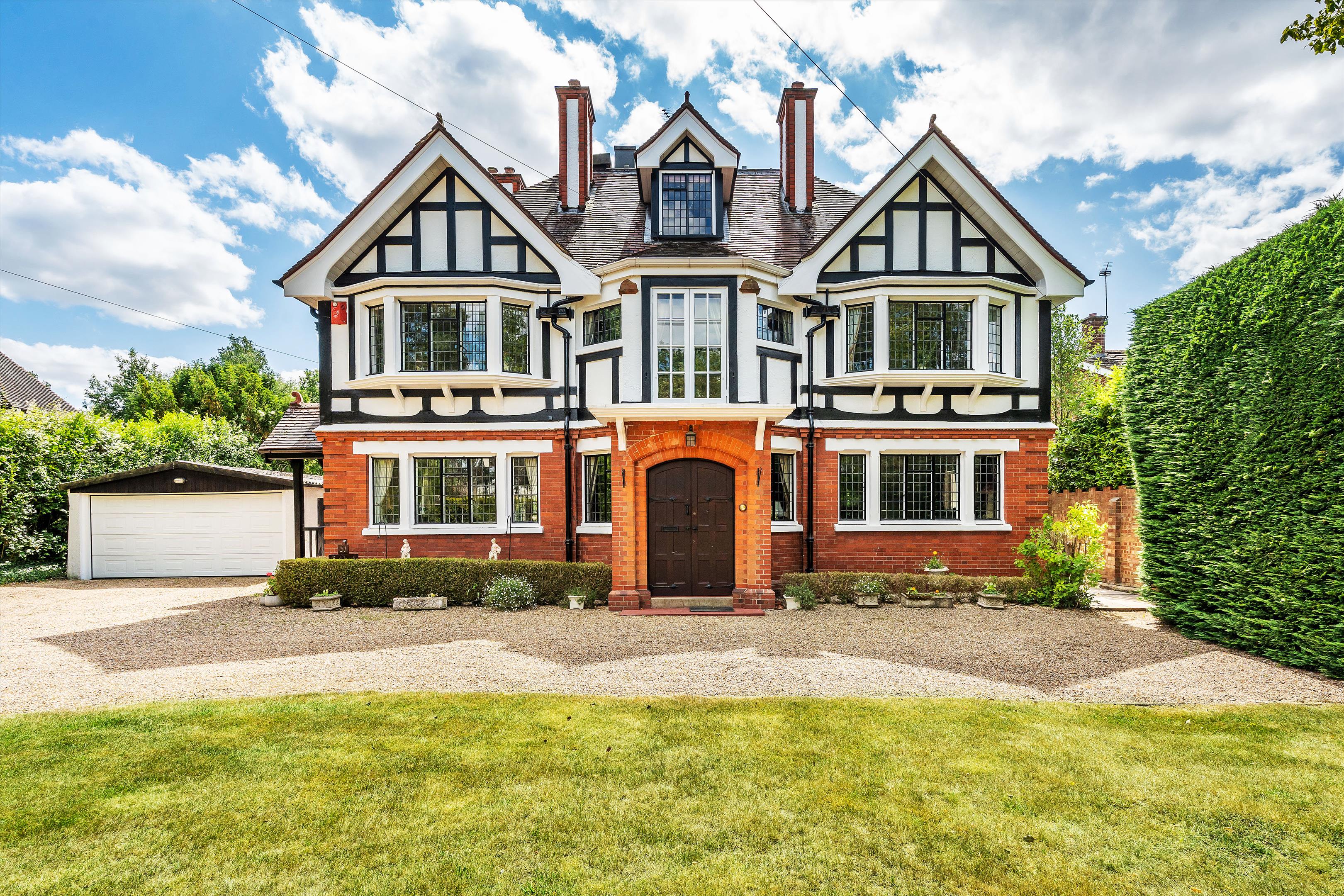 Abbotswood, Guildford, Surrey, GU1.