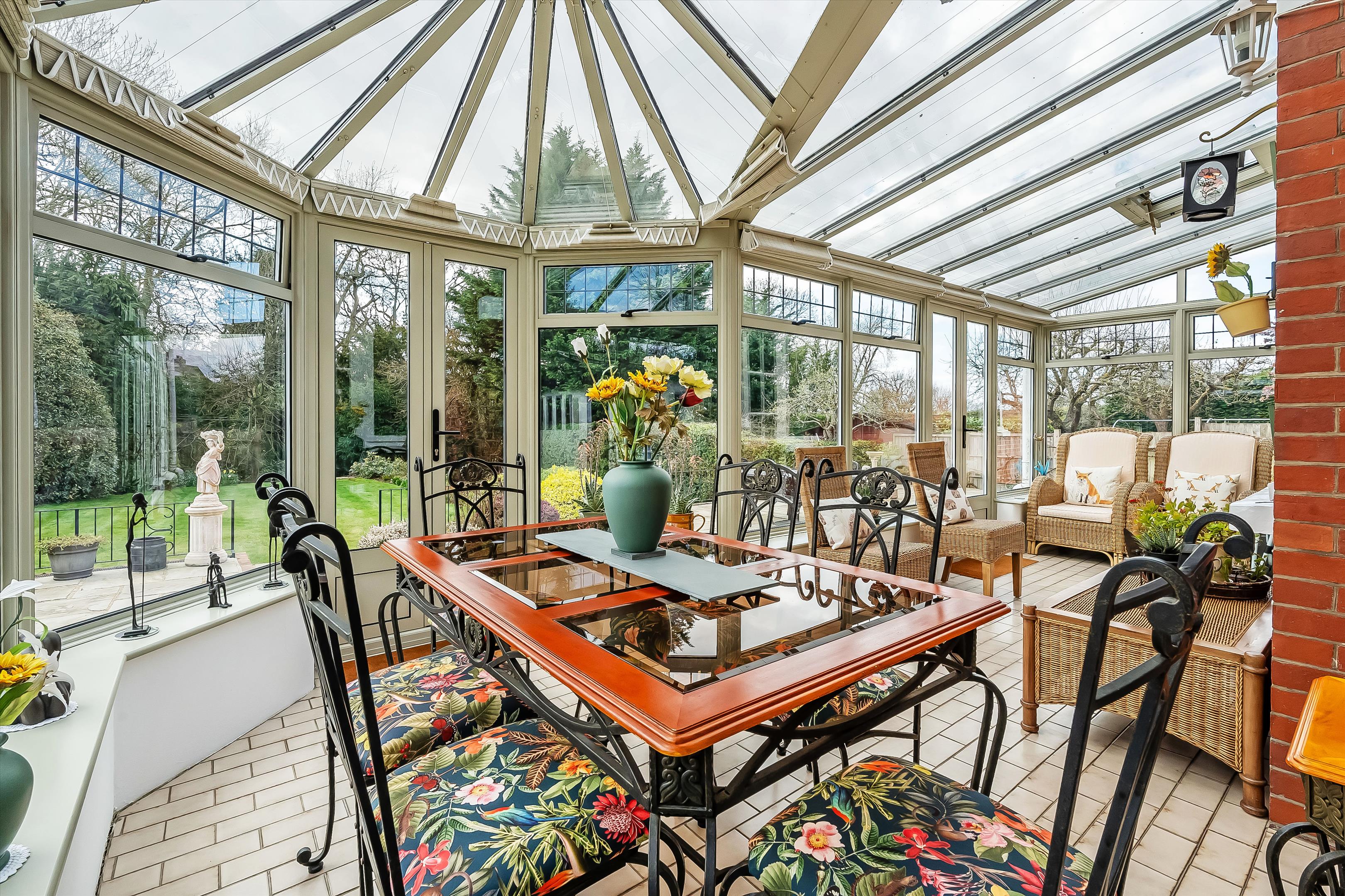 Abbotswood, Guildford, Surrey, GU1.