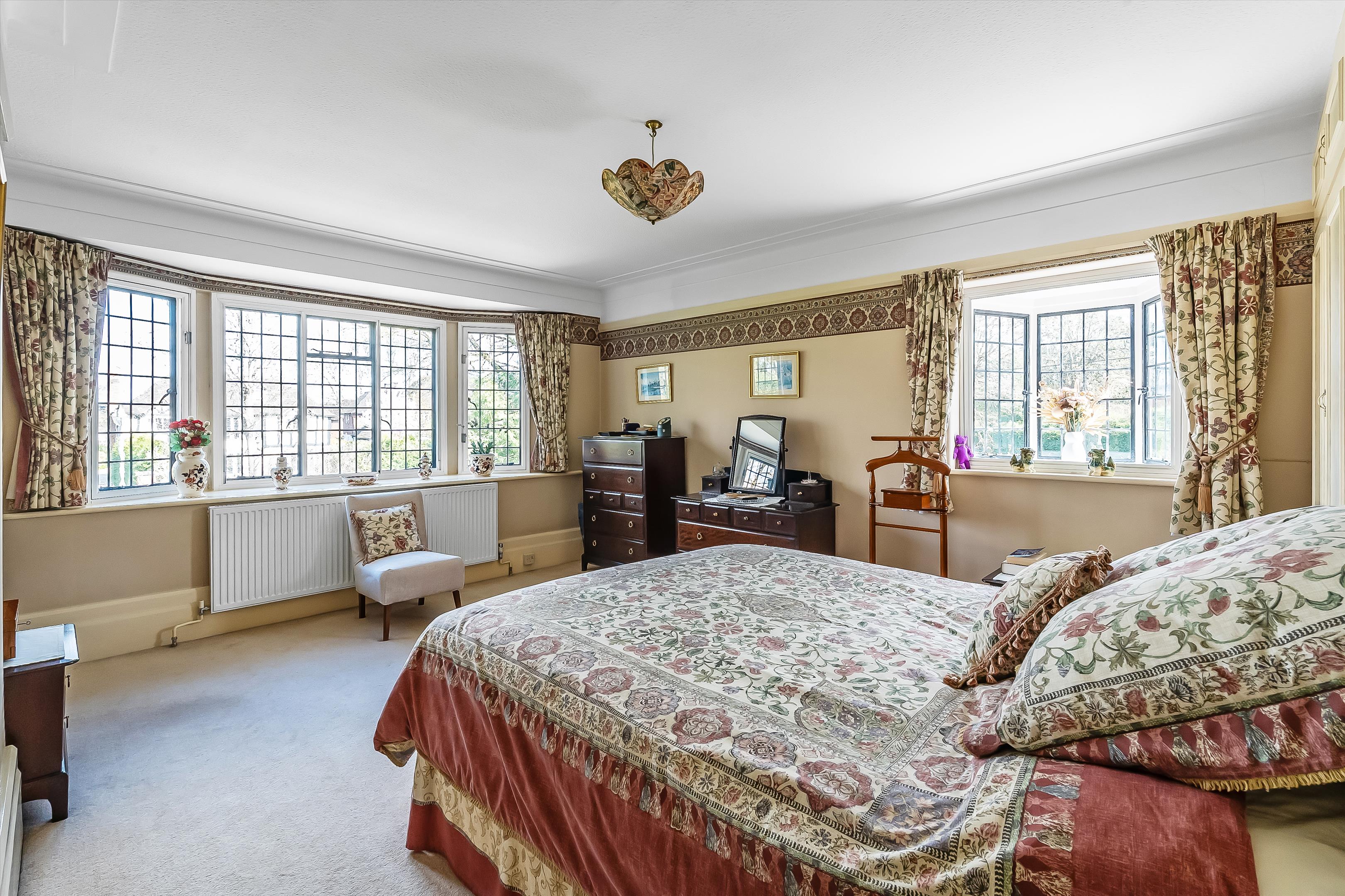 Abbotswood, Guildford, Surrey, GU1.