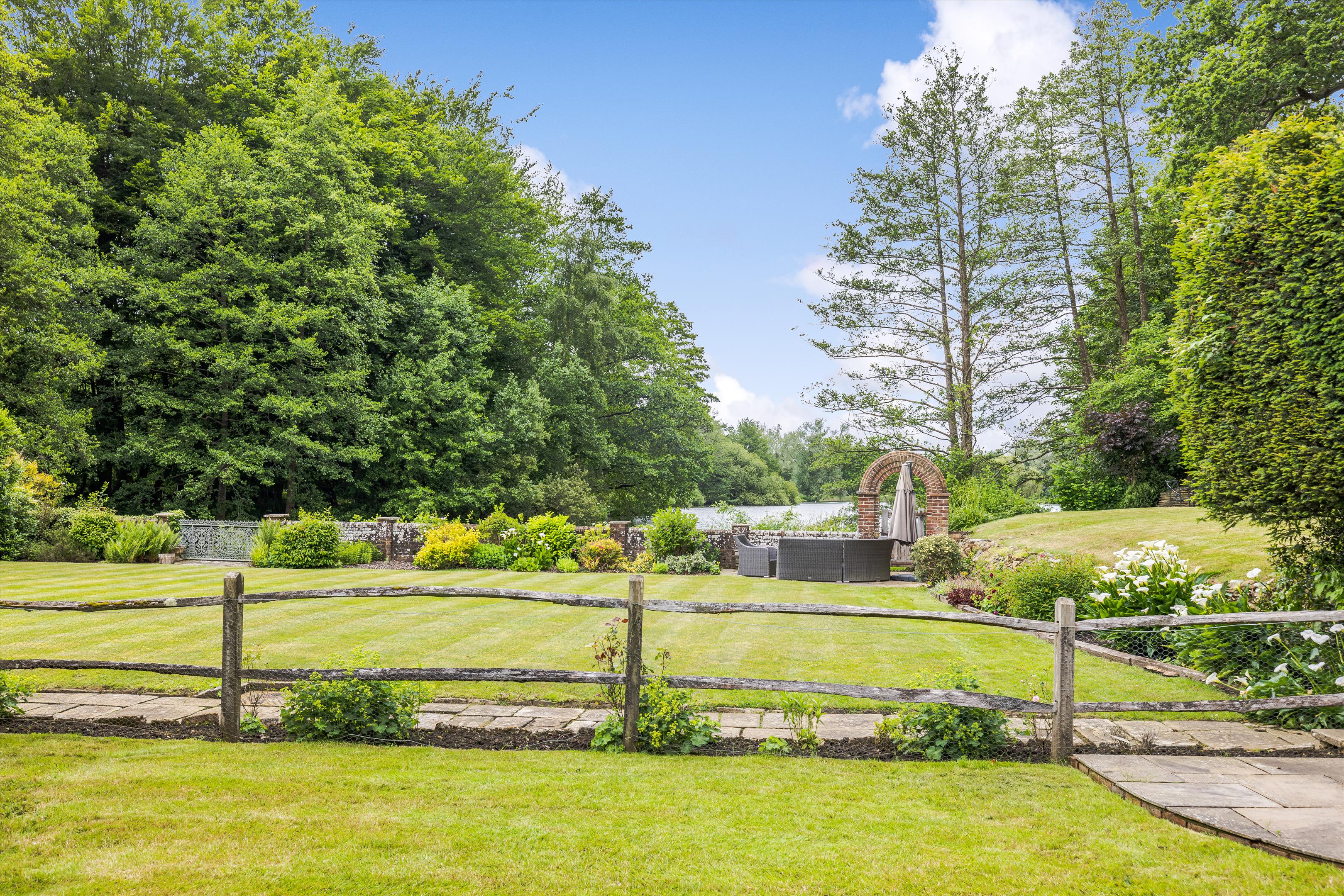 Enton, Godalming, Surrey, GU8