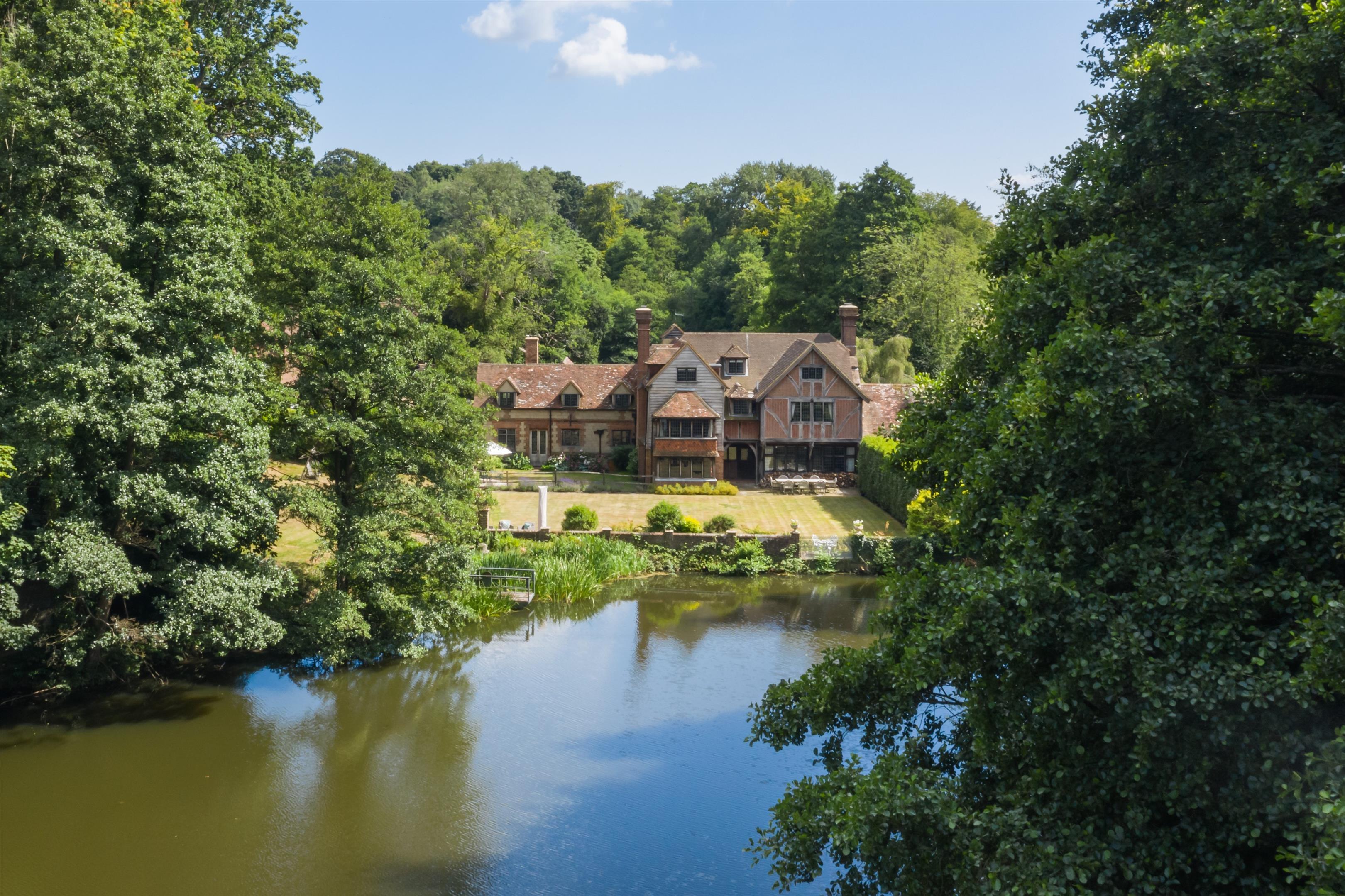 Enton, Godalming, Surrey, GU8