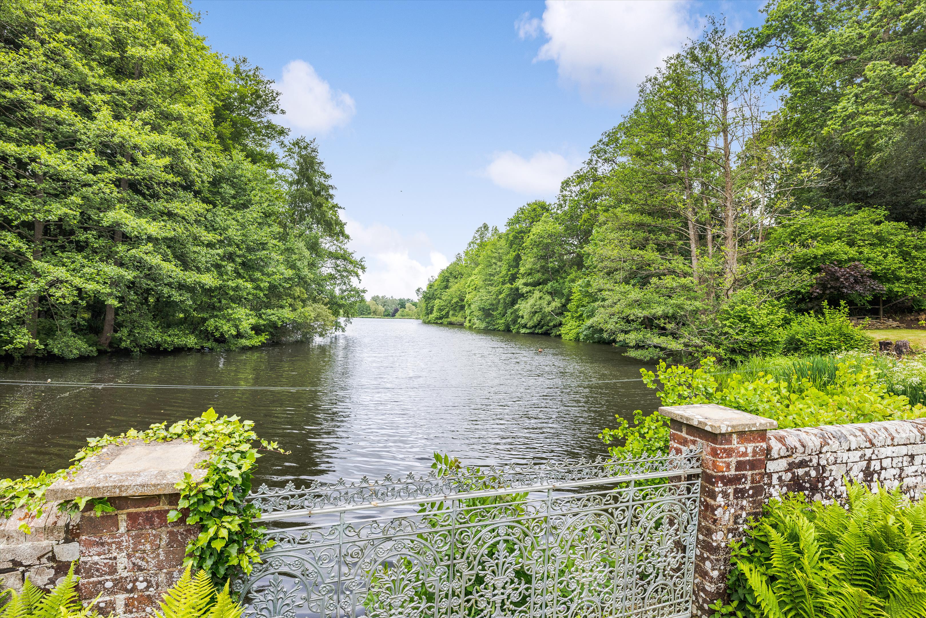 Enton, Godalming, Surrey, GU8