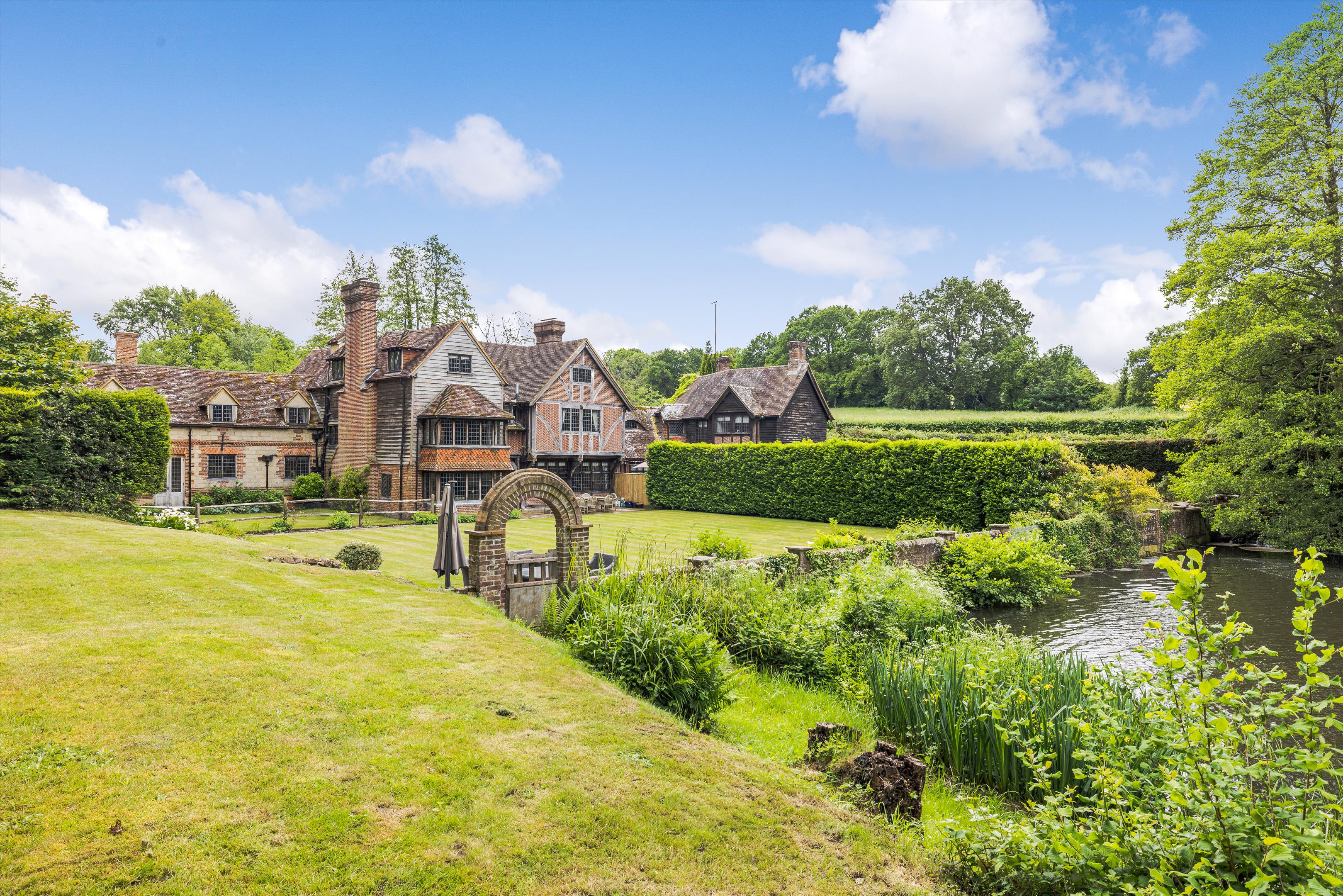 Enton, Godalming, Surrey, GU8