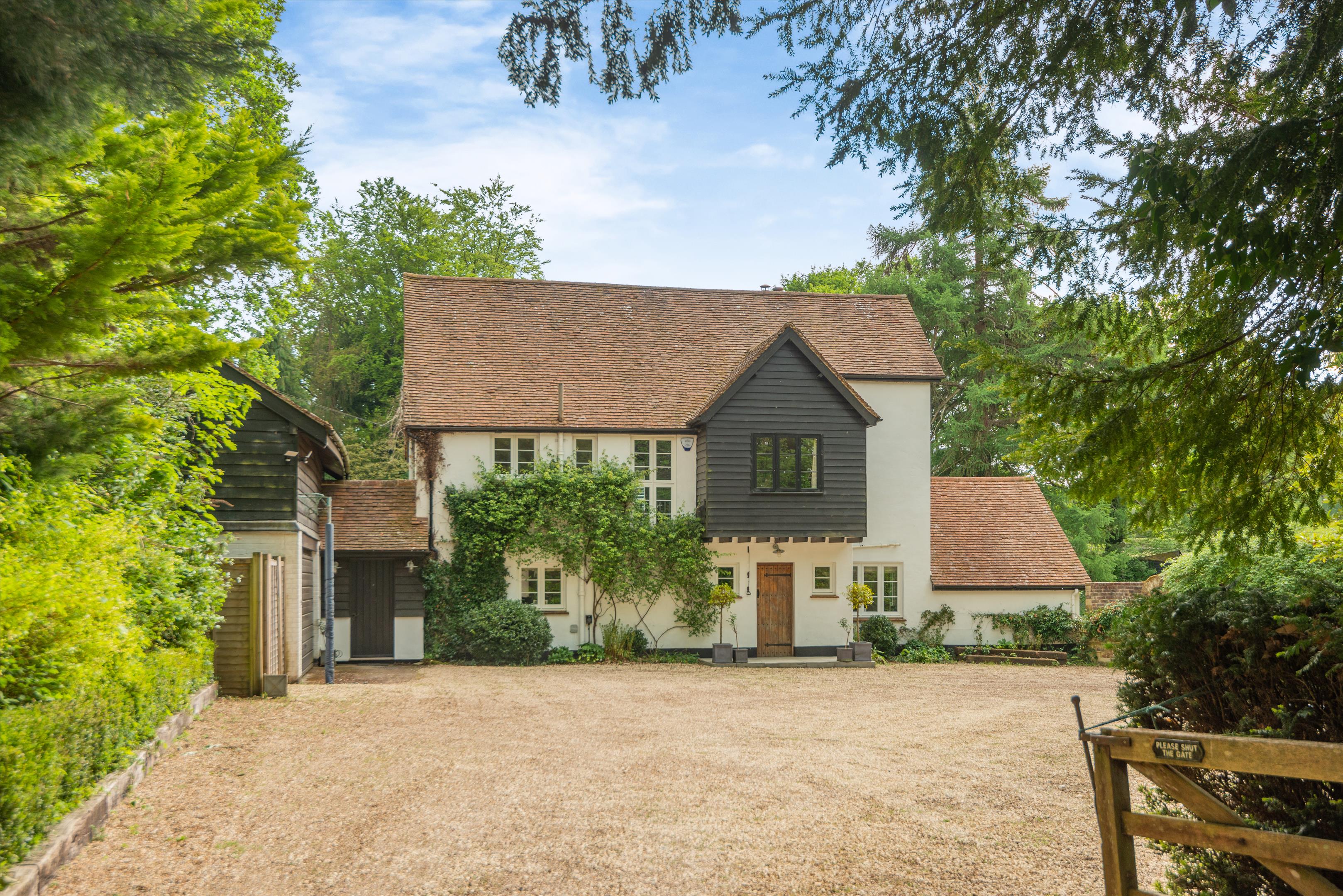 Franksfield, Peaslake, Guildford, Surrey, GU5