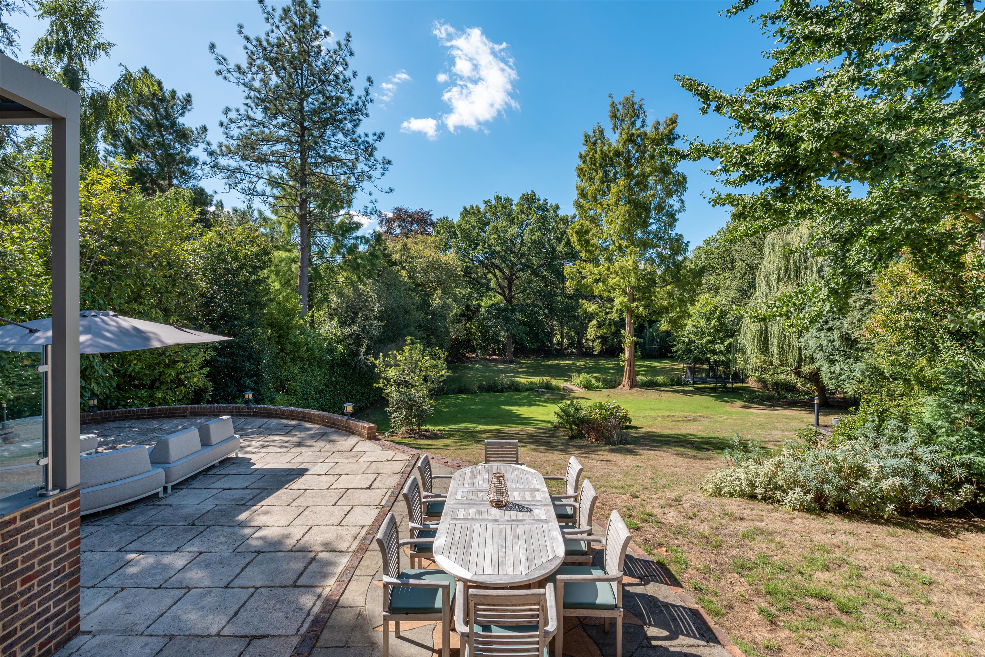 Bracken Close, Wonersh, Guildford, Surrey GU5.
