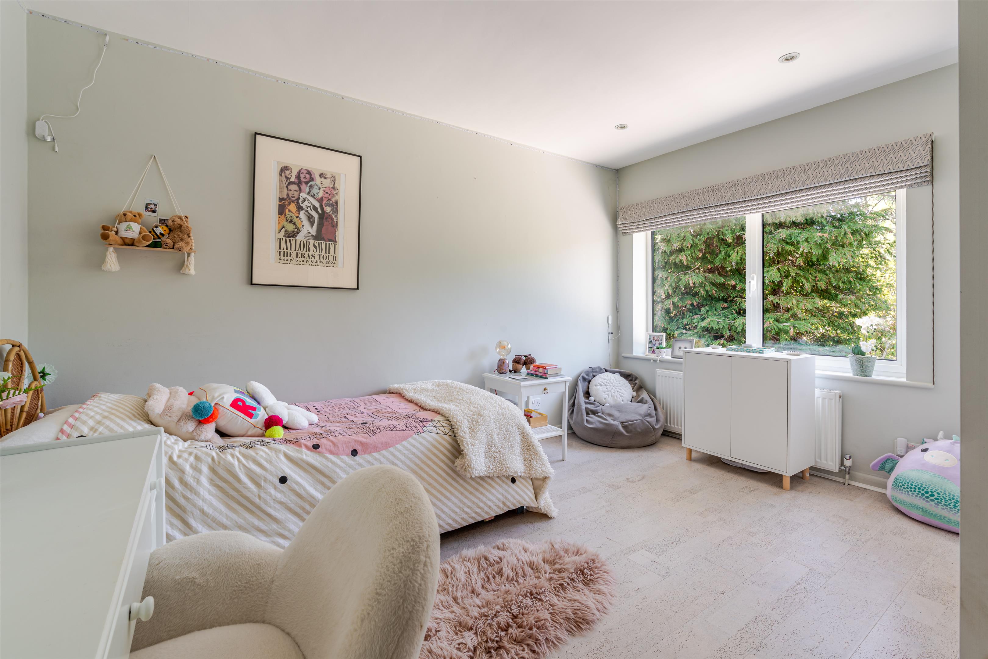 Bracken Close, Wonersh, Guildford, Surrey GU5.