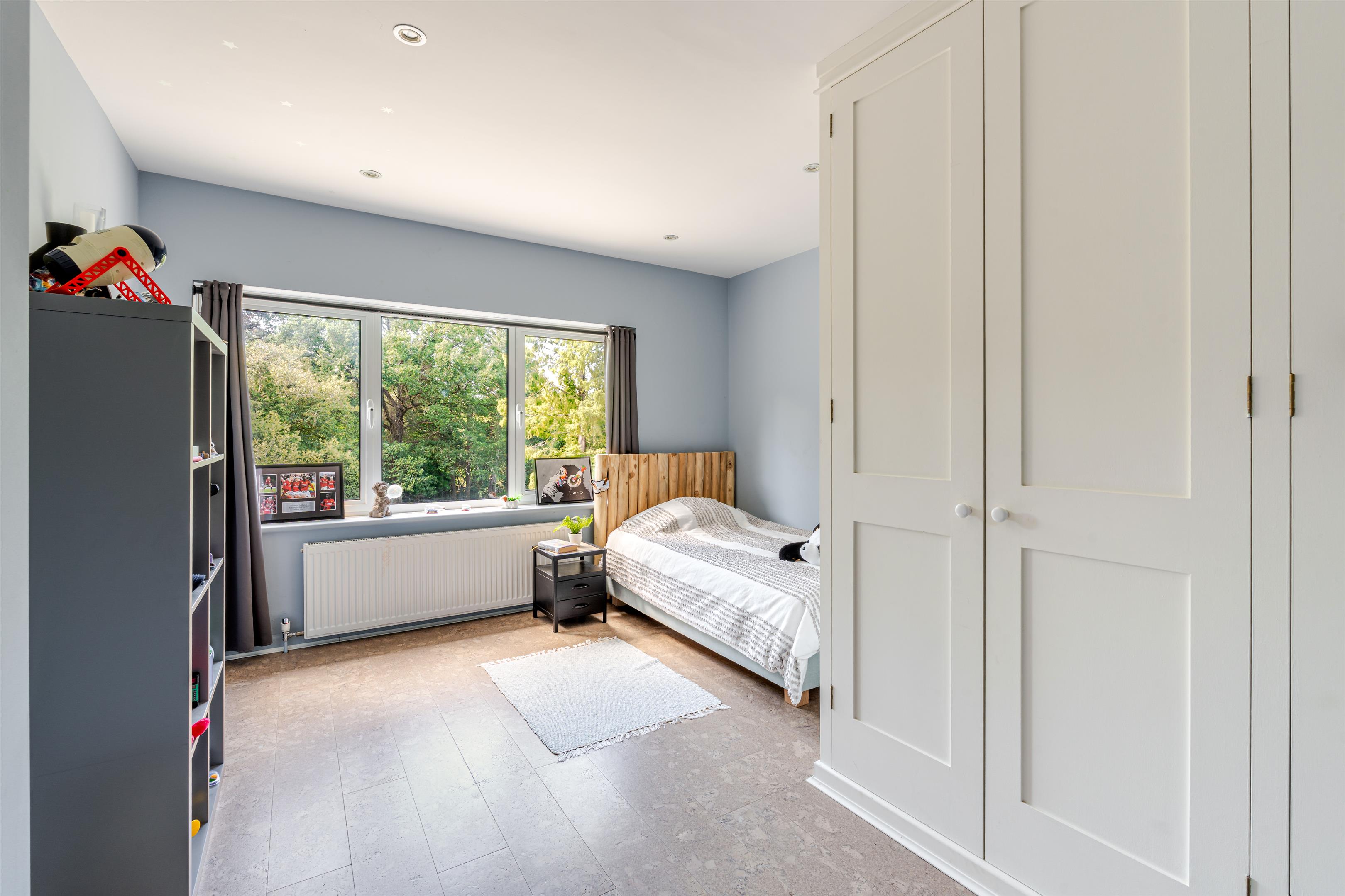 Bracken Close, Wonersh, Guildford, Surrey GU5.
