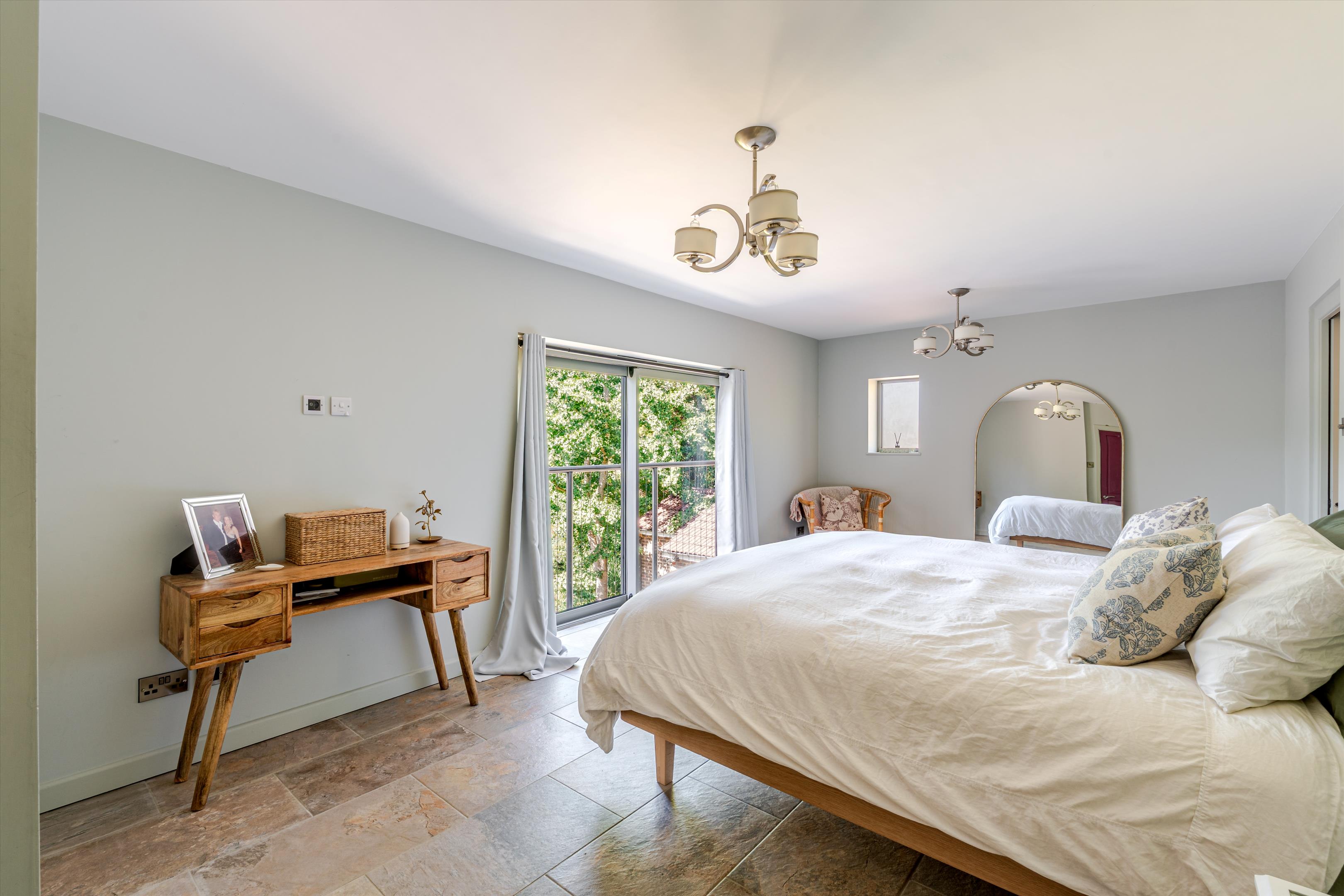 Bracken Close, Wonersh, Guildford, Surrey GU5.