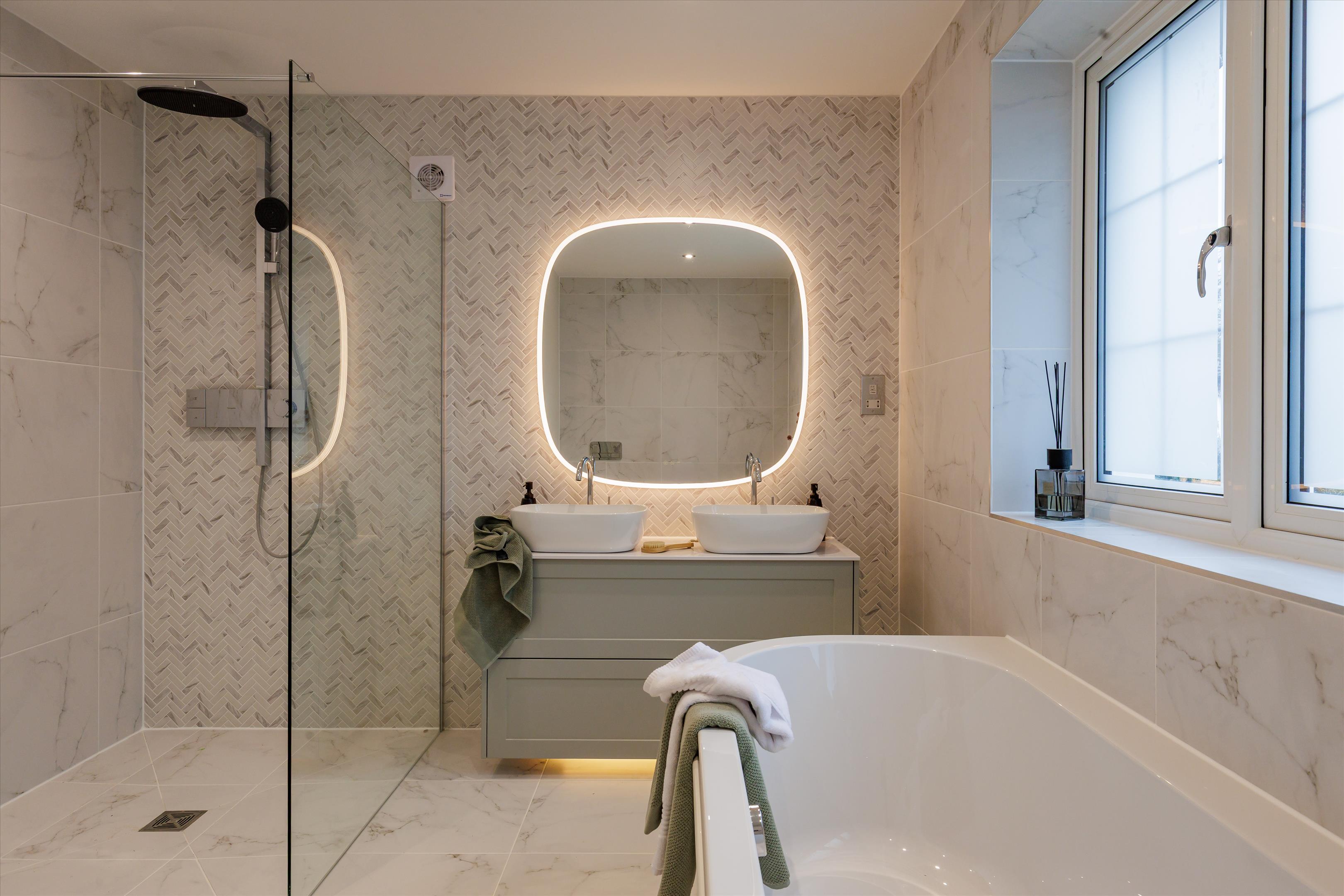 Horseshoe Crescent, Guildford GU1