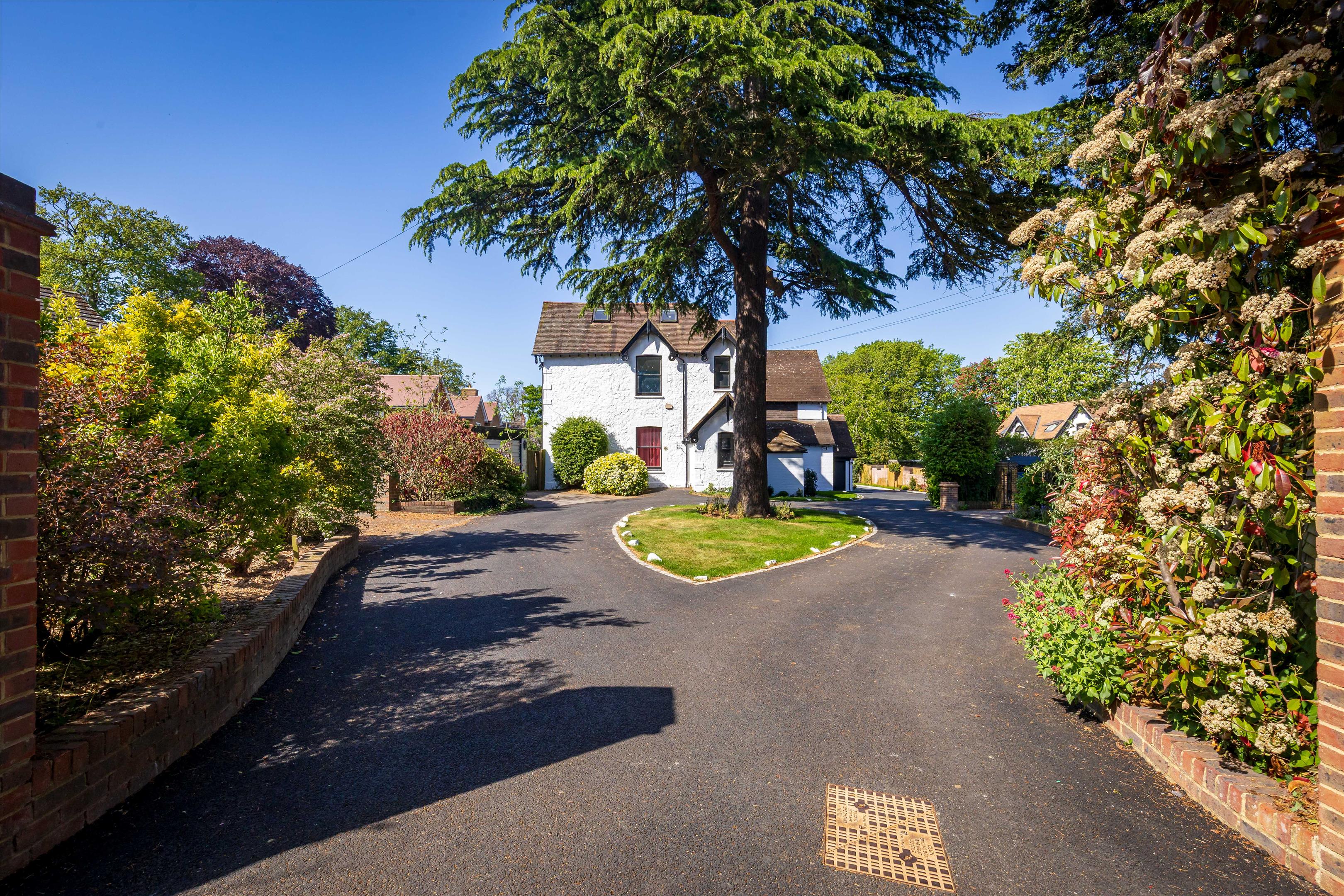 Horseshoe Crescent, Guildford GU1