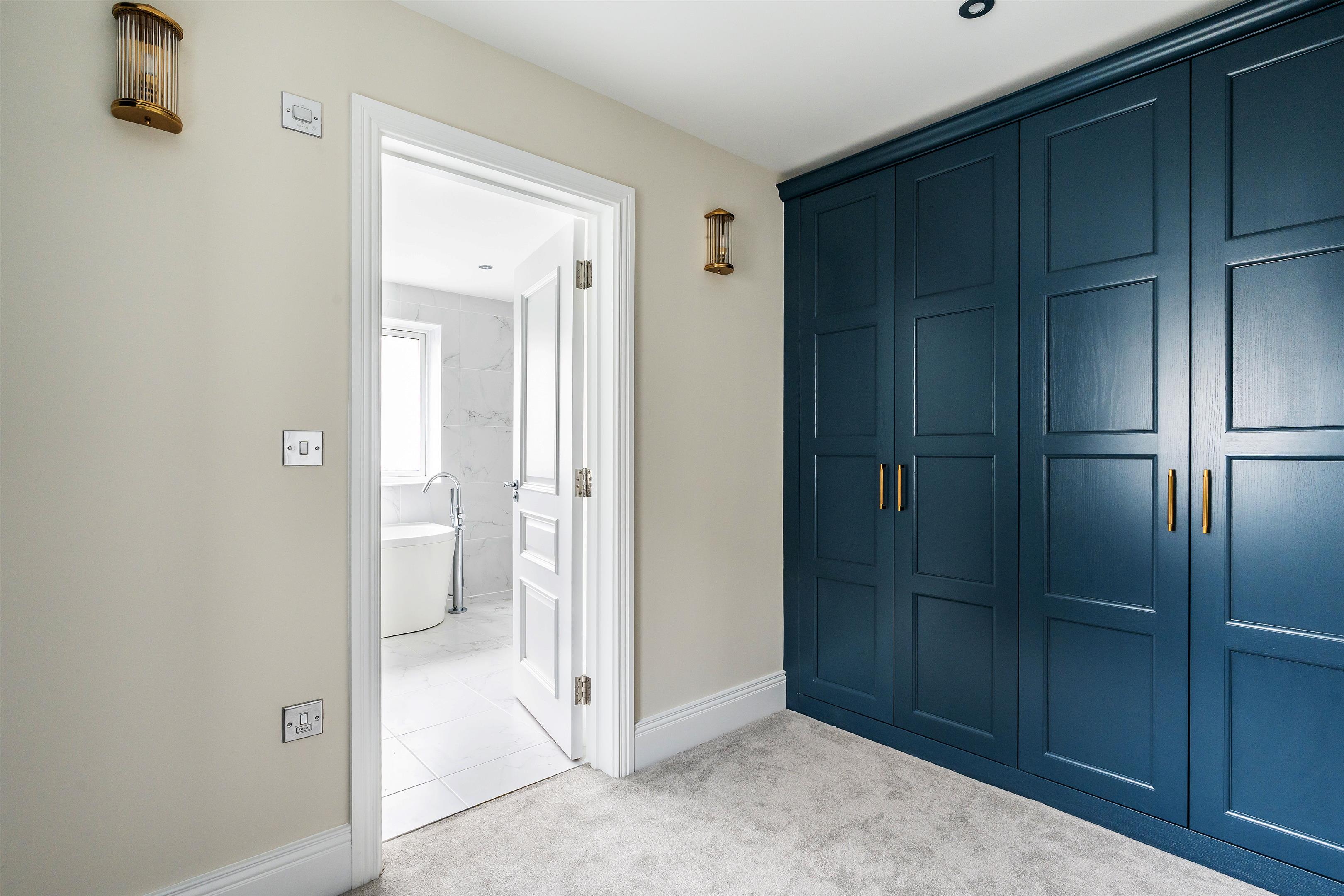 Horseshoe Crescent, Guildford GU1