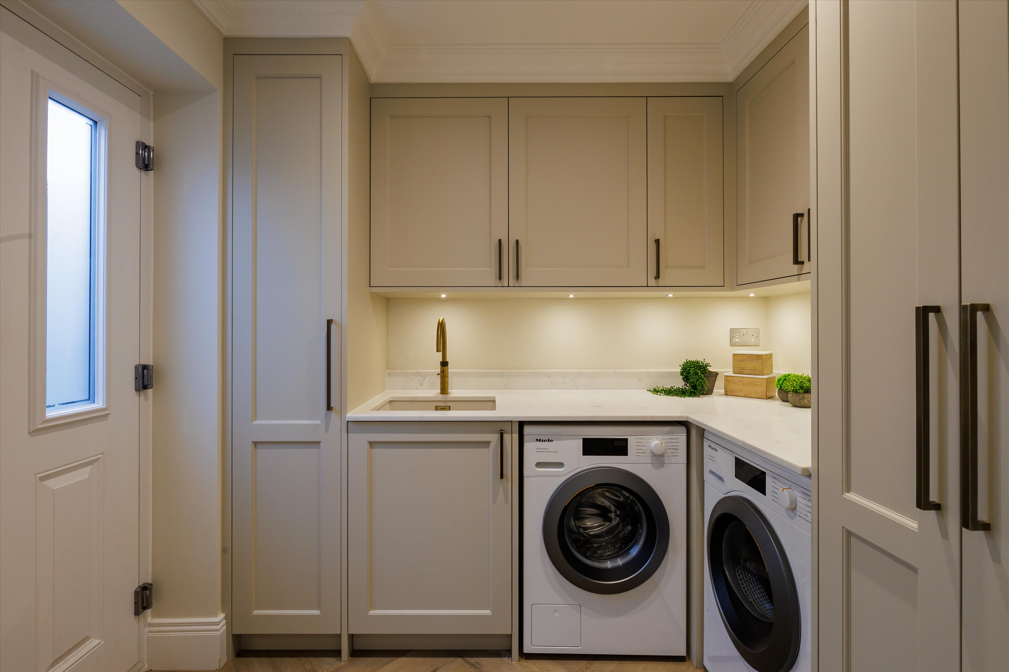 Horseshoe Crescent, Guildford GU1