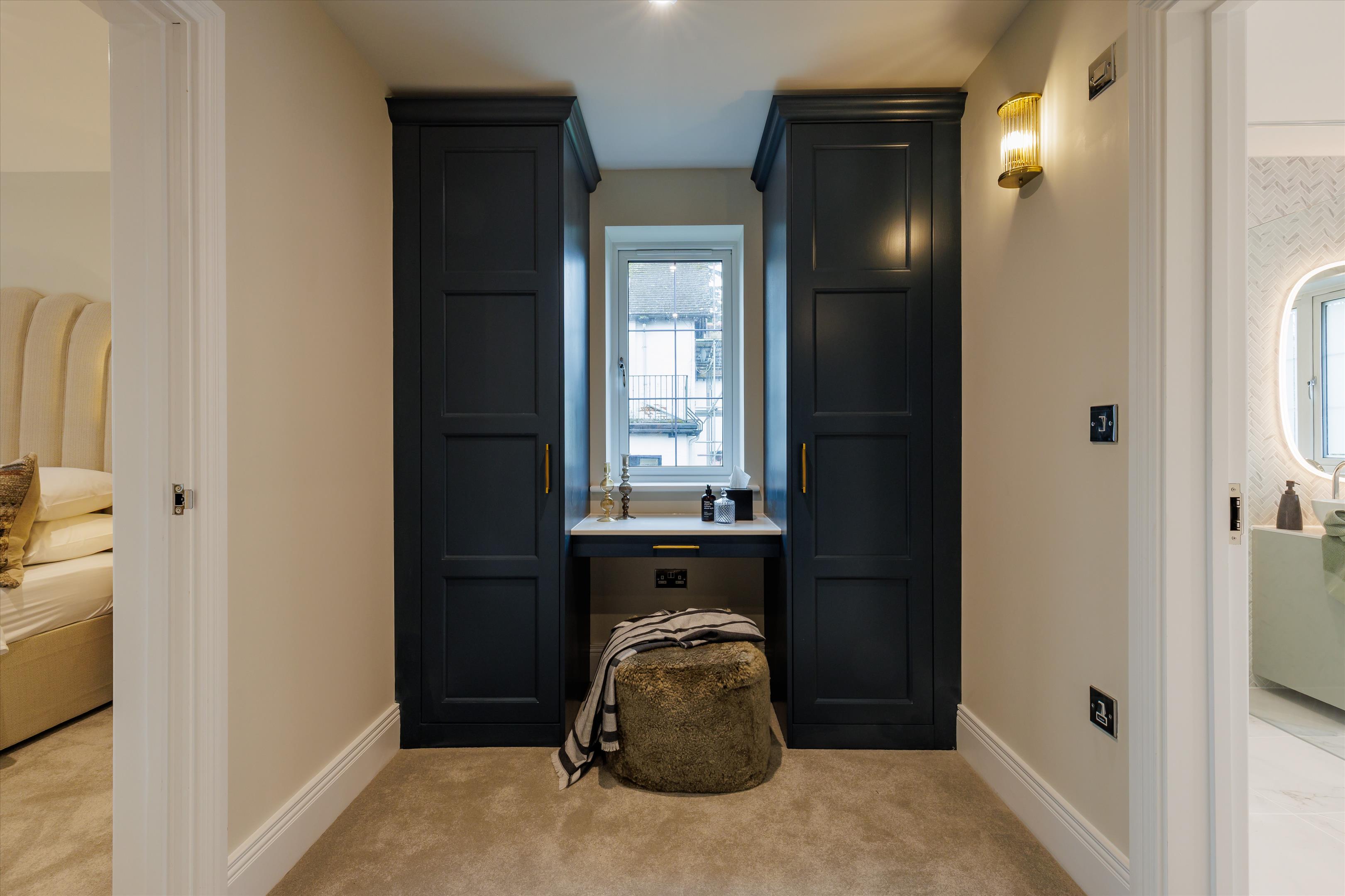 Horseshoe Crescent, Guildford GU1