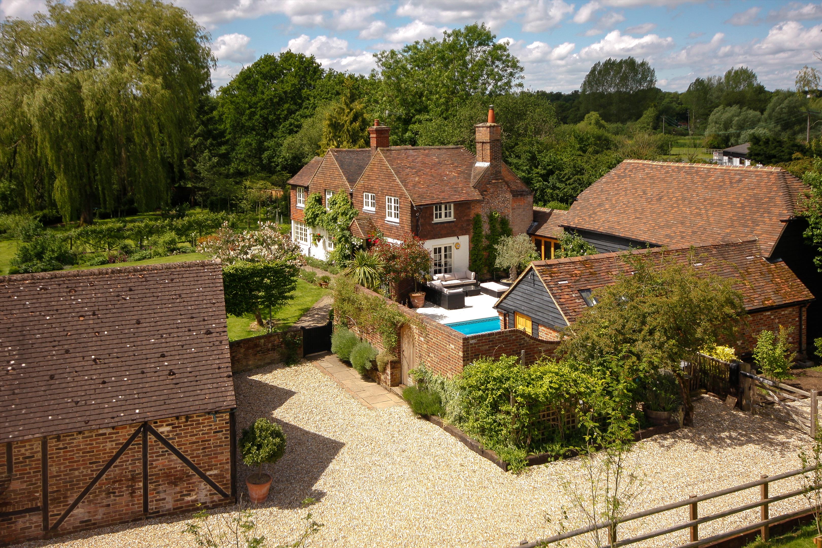 Trunley Heath Road, Bramley, Guildford, Surrey GU5 0BW