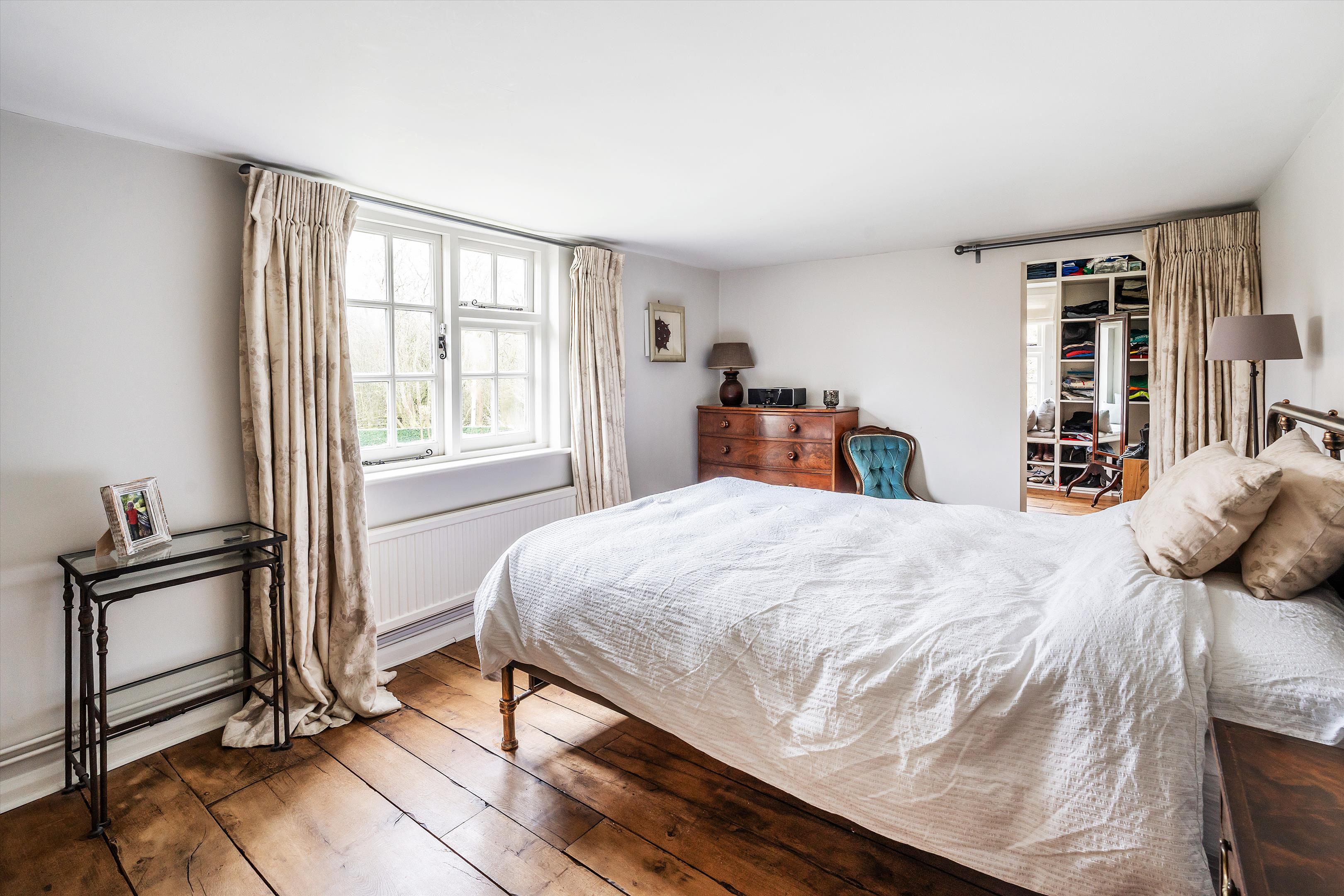 Trunley Heath Road, Bramley, Guildford, Surrey GU5 0BW