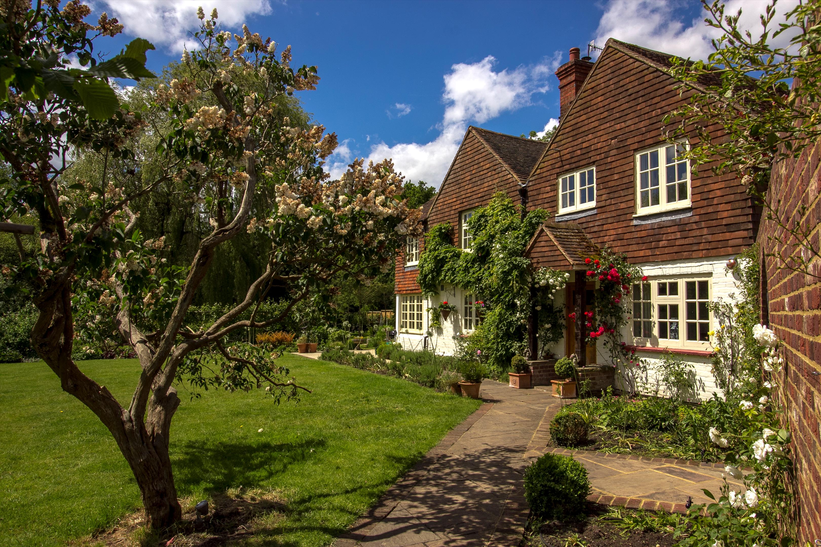 Trunley Heath Road, Bramley, Guildford, Surrey GU5 0BW