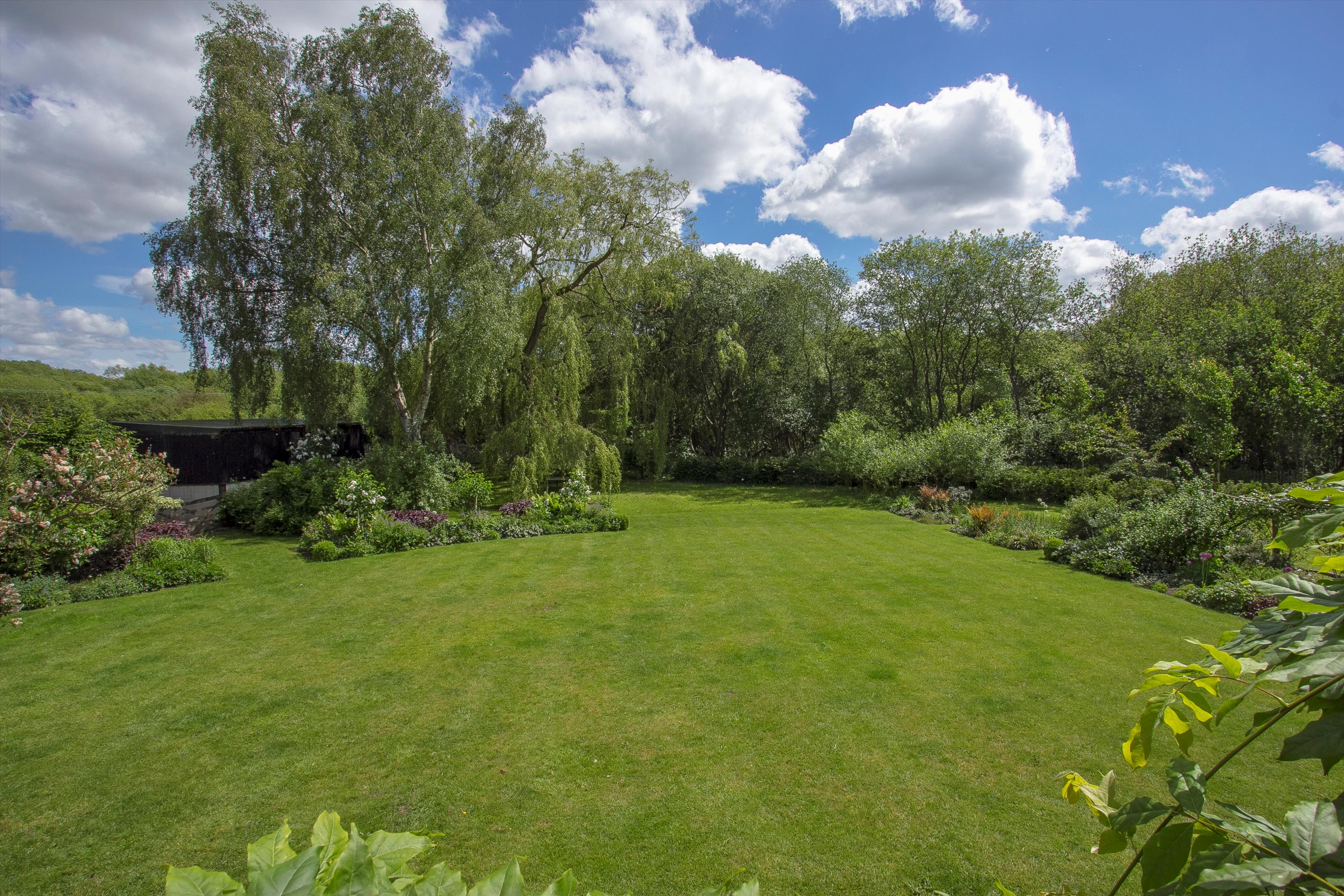 Trunley Heath Road, Bramley, Guildford, Surrey GU5 0BW