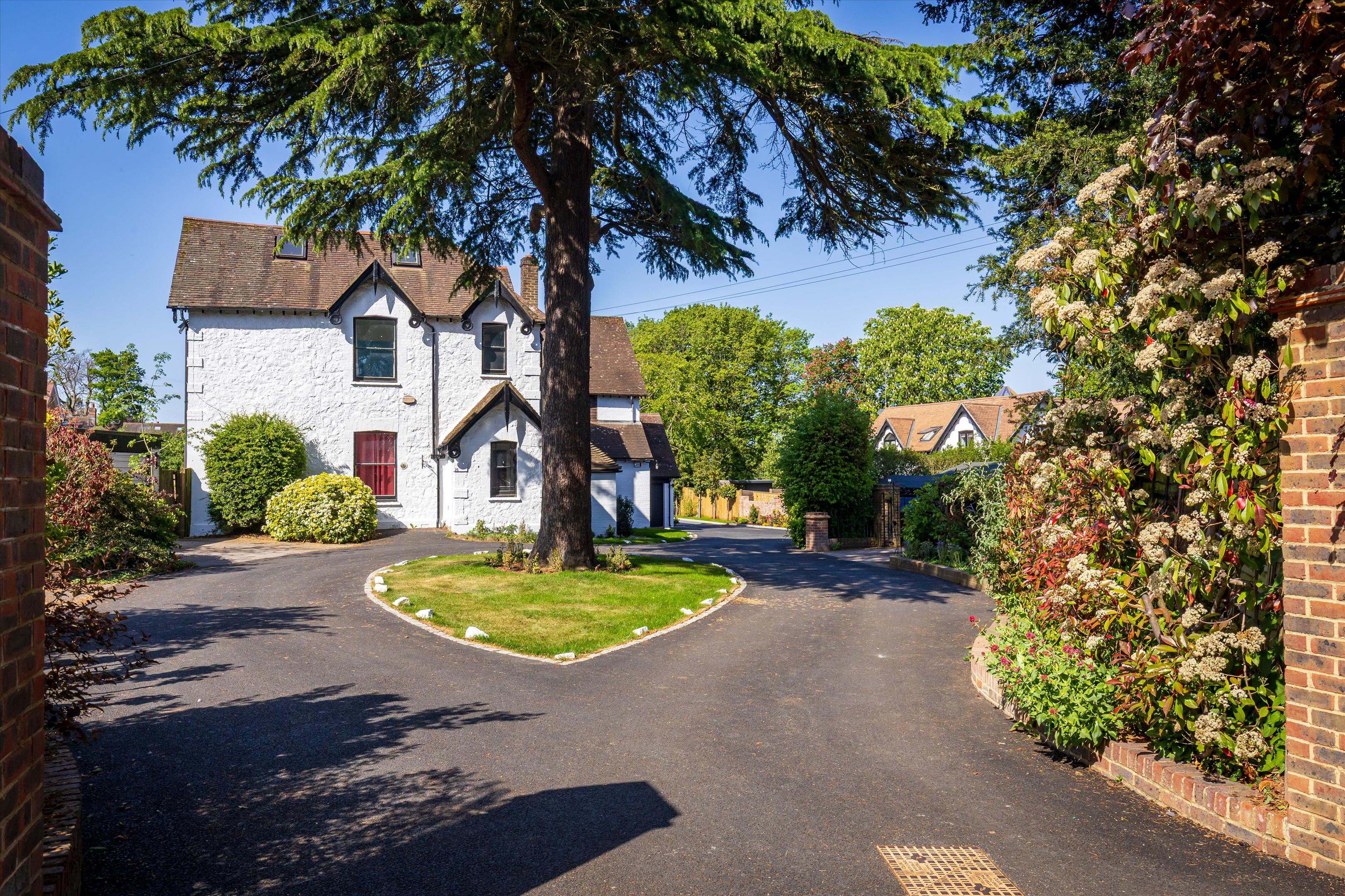 Horseshoe Crescent, Guildford GU1.