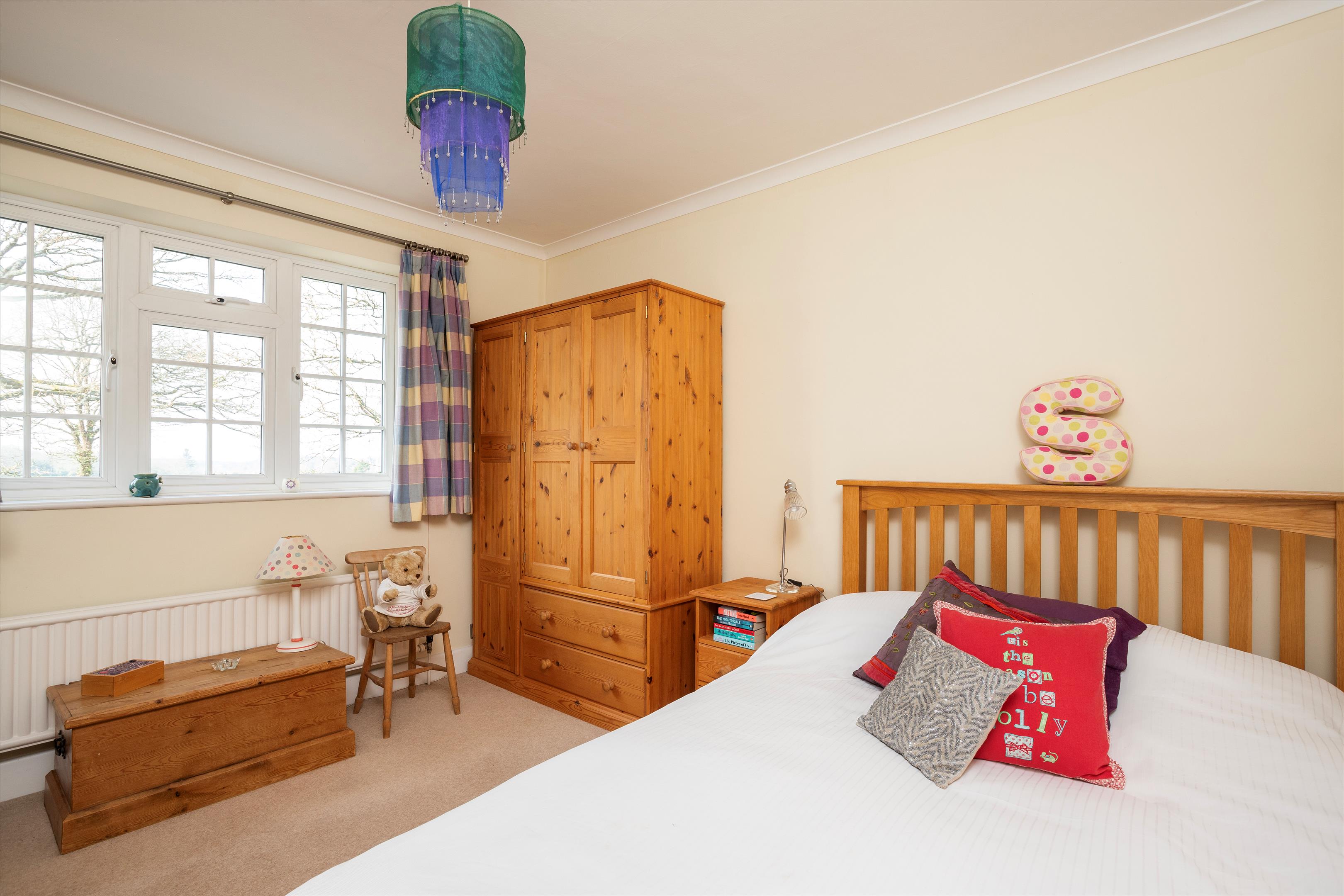 Hale House Lane, Churt, Farnham, Surrey GU10