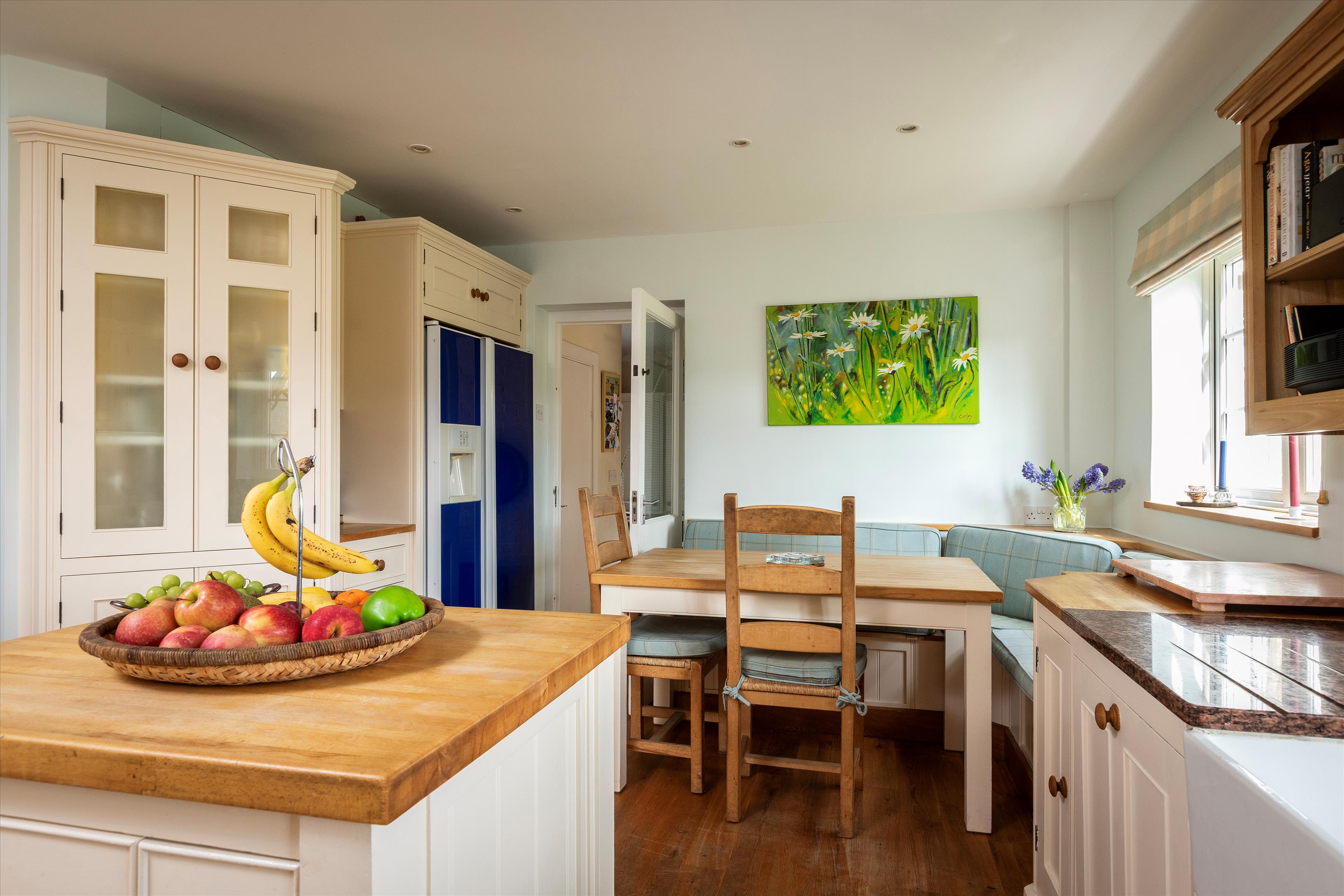 Hale House Lane, Churt, Farnham, Surrey GU10