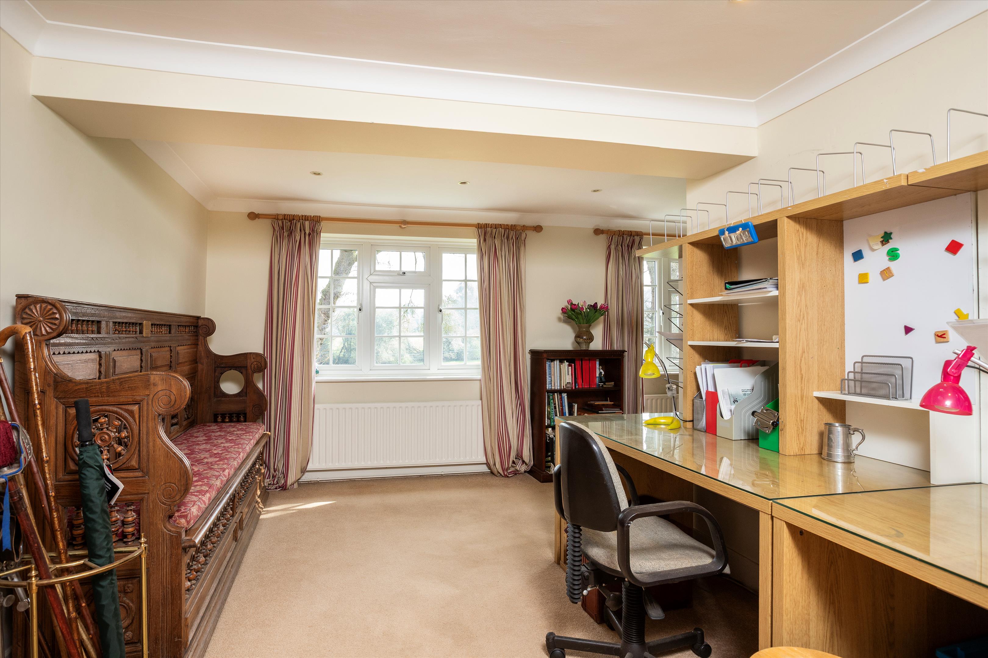 Hale House Lane, Churt, Farnham, Surrey GU10