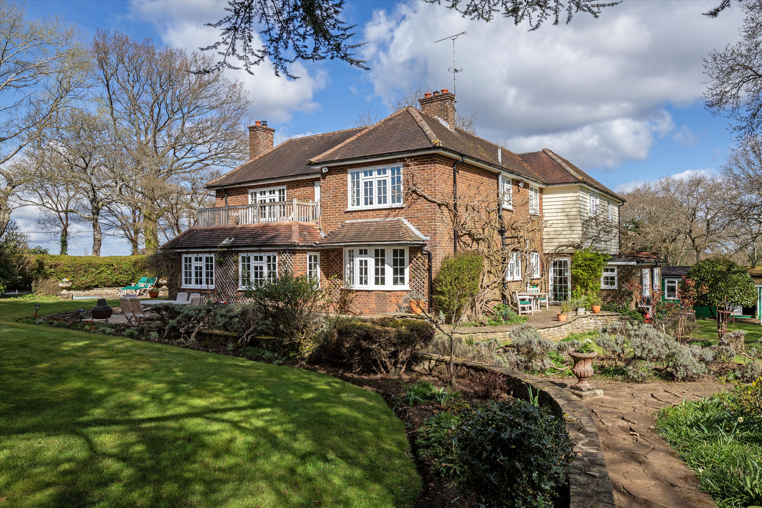 Hale House Lane, Churt, Farnham, Surrey GU10