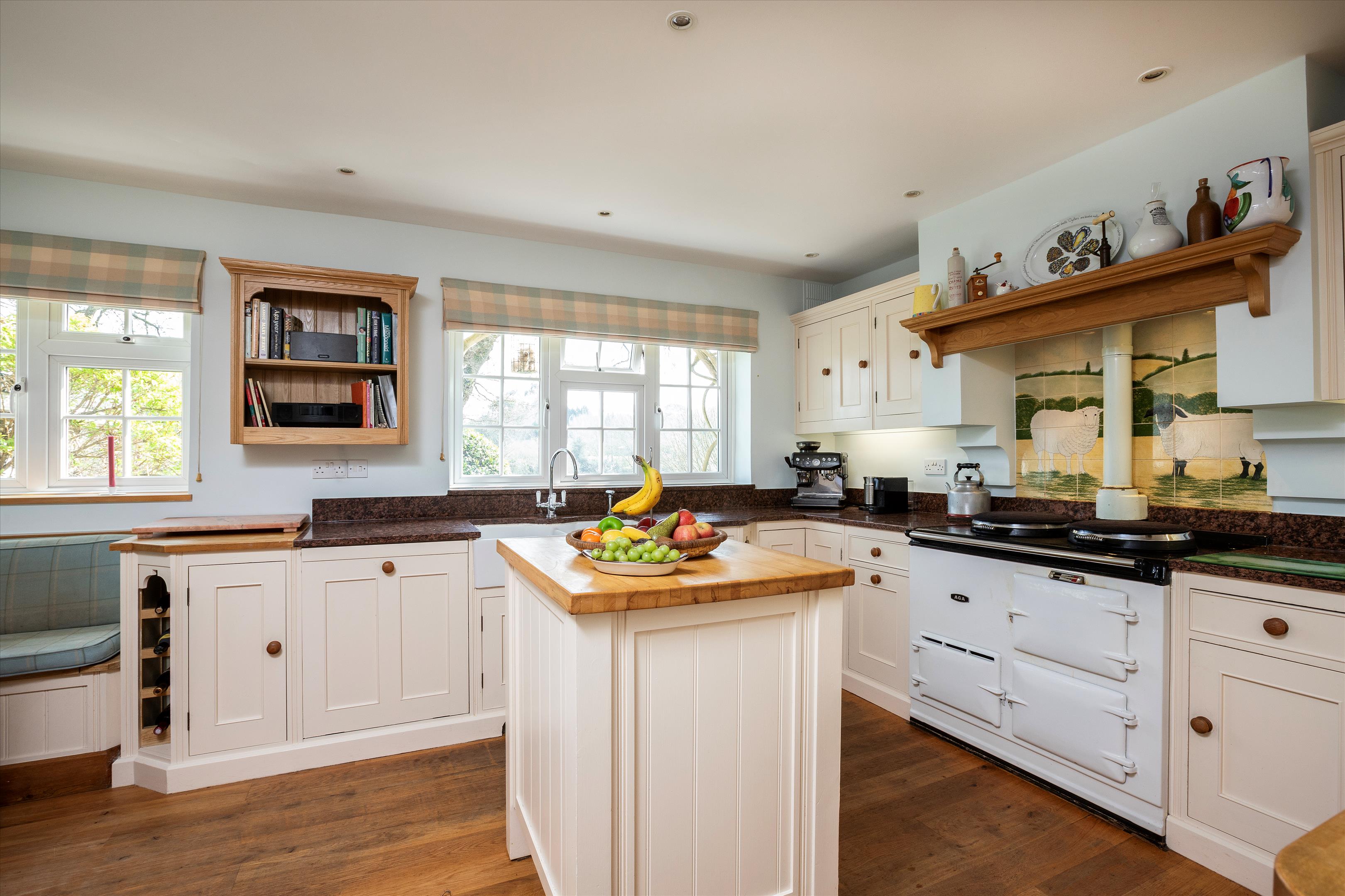 Hale House Lane, Churt, Farnham, Surrey GU10