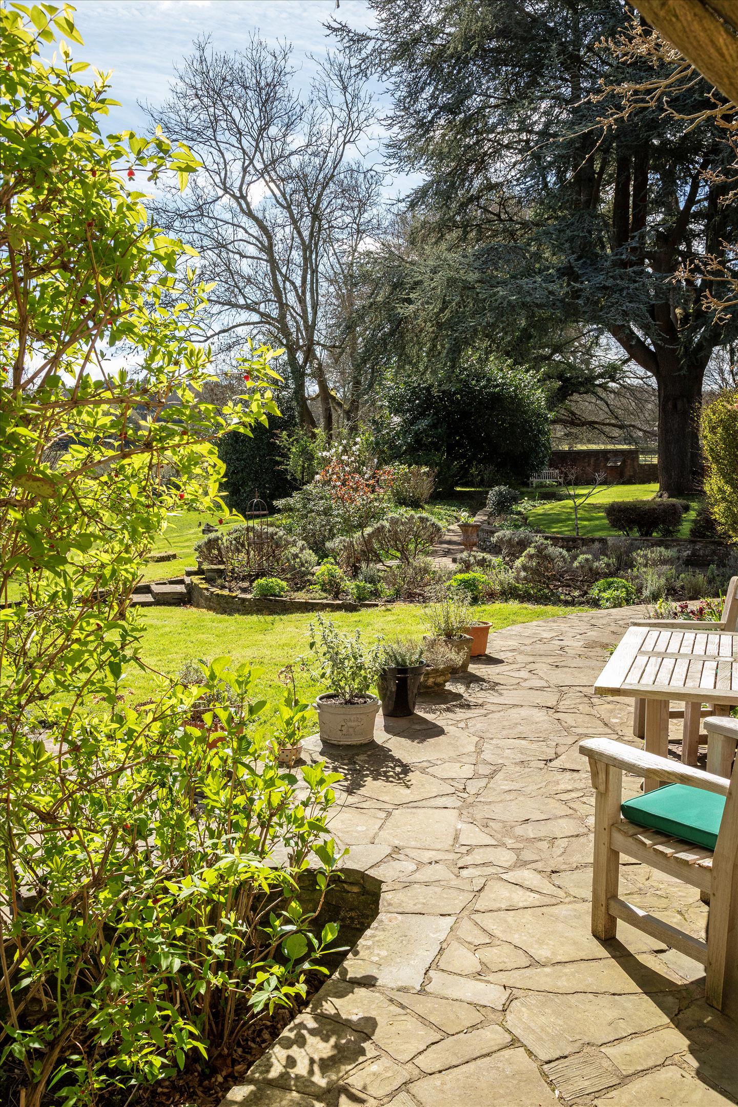 Hale House Lane, Churt, Farnham, Surrey GU10