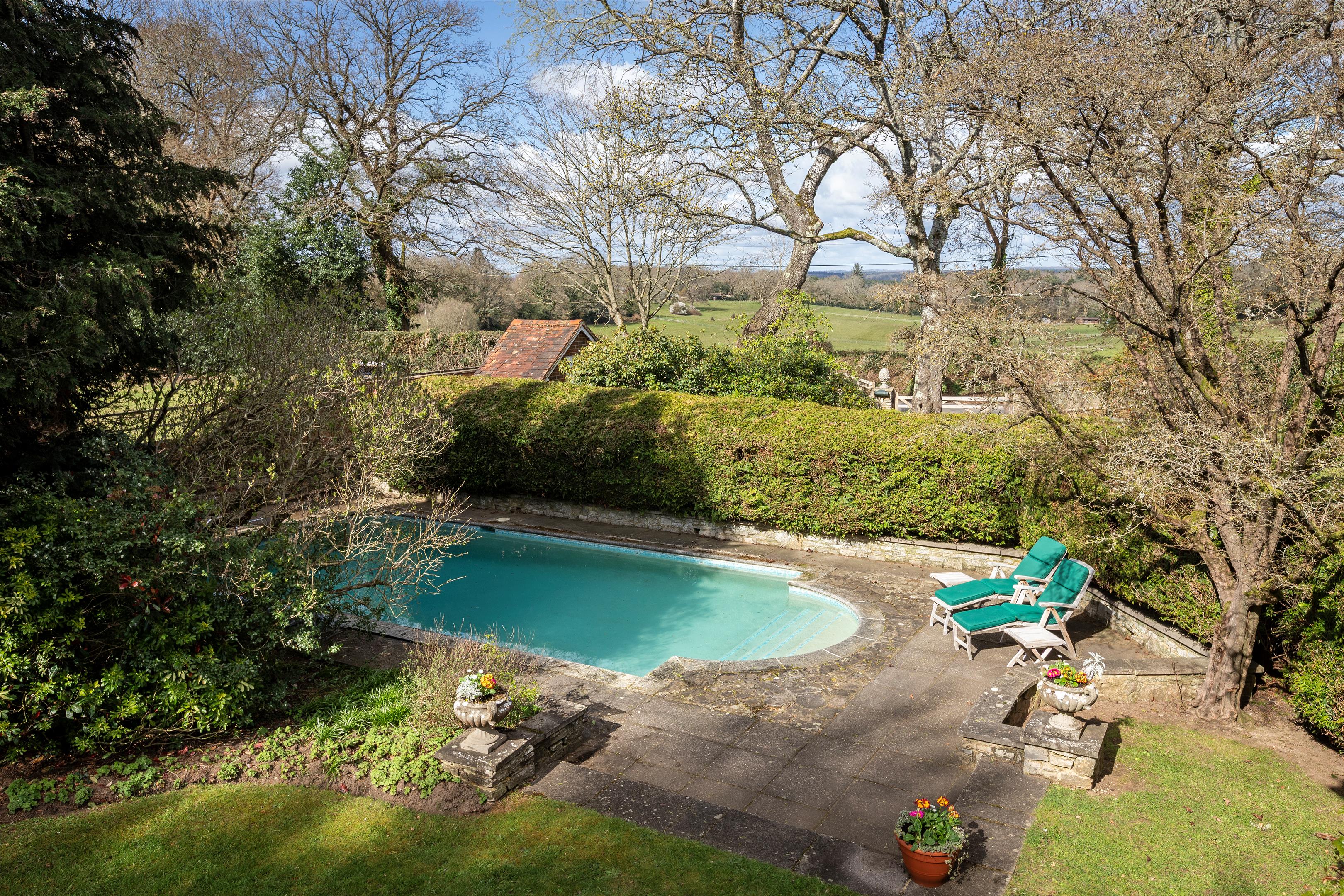 Hale House Lane, Churt, Farnham, Surrey GU10